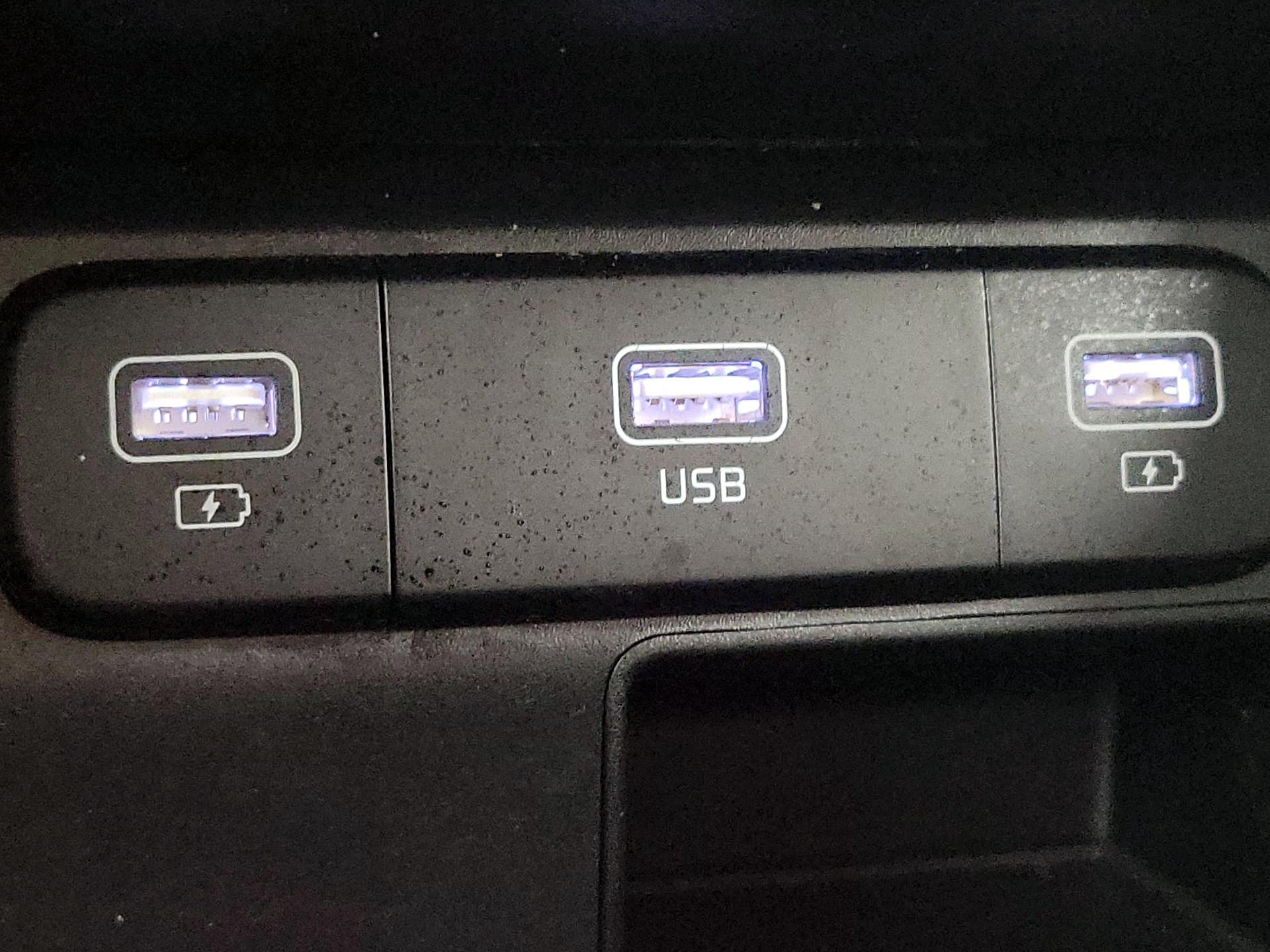 Thumbnail: 2022 Kia Sorento - 18