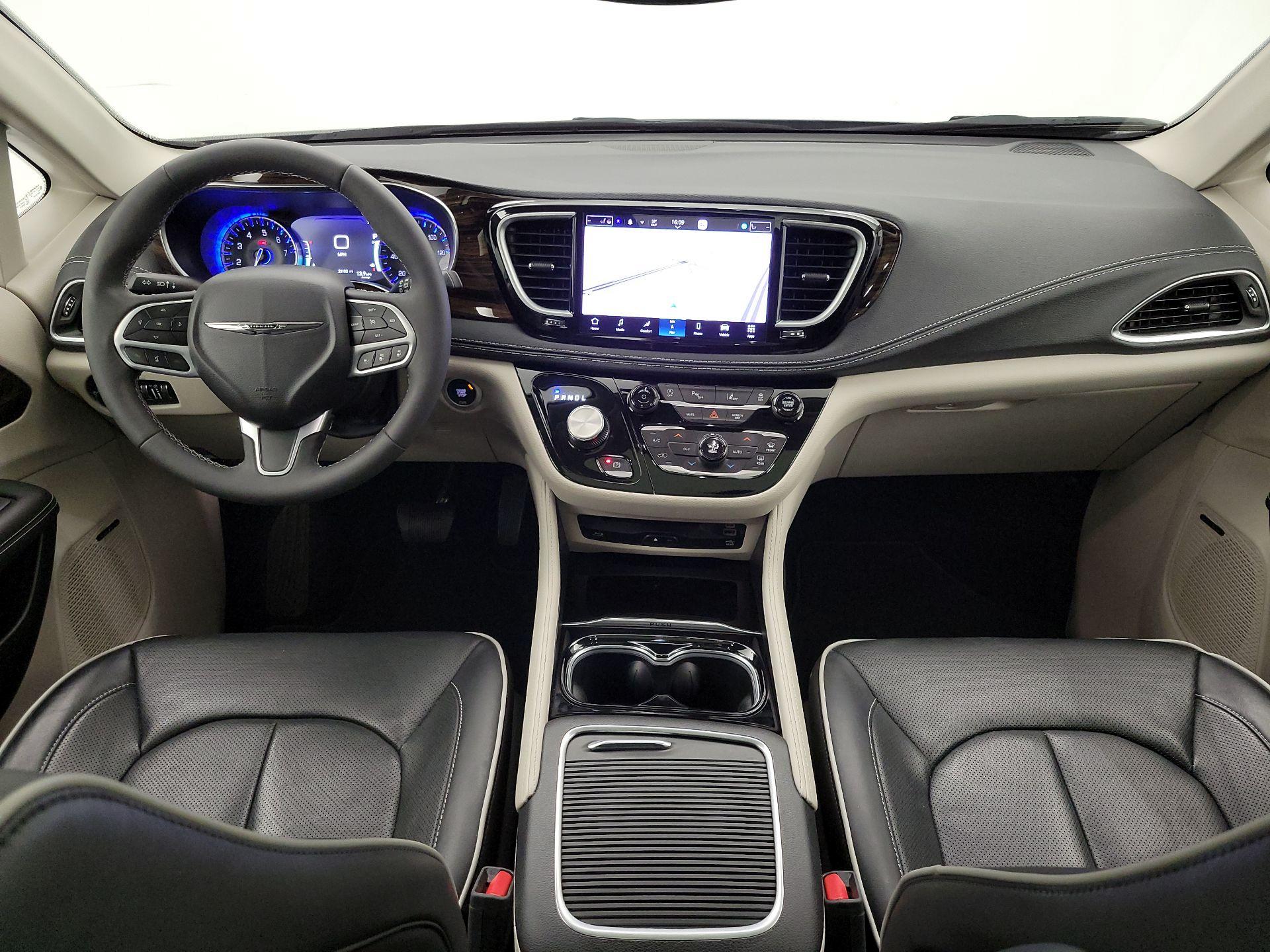 Thumbnail: 2023 Chrysler Pacifica - 9