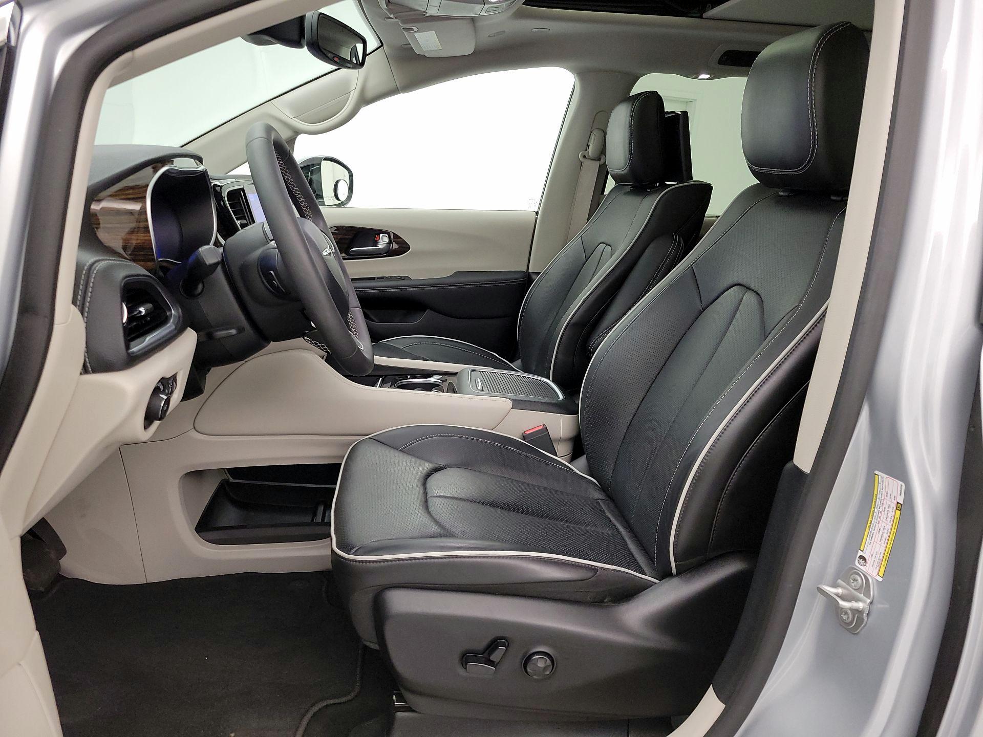 Thumbnail: 2023 Chrysler Pacifica - 11