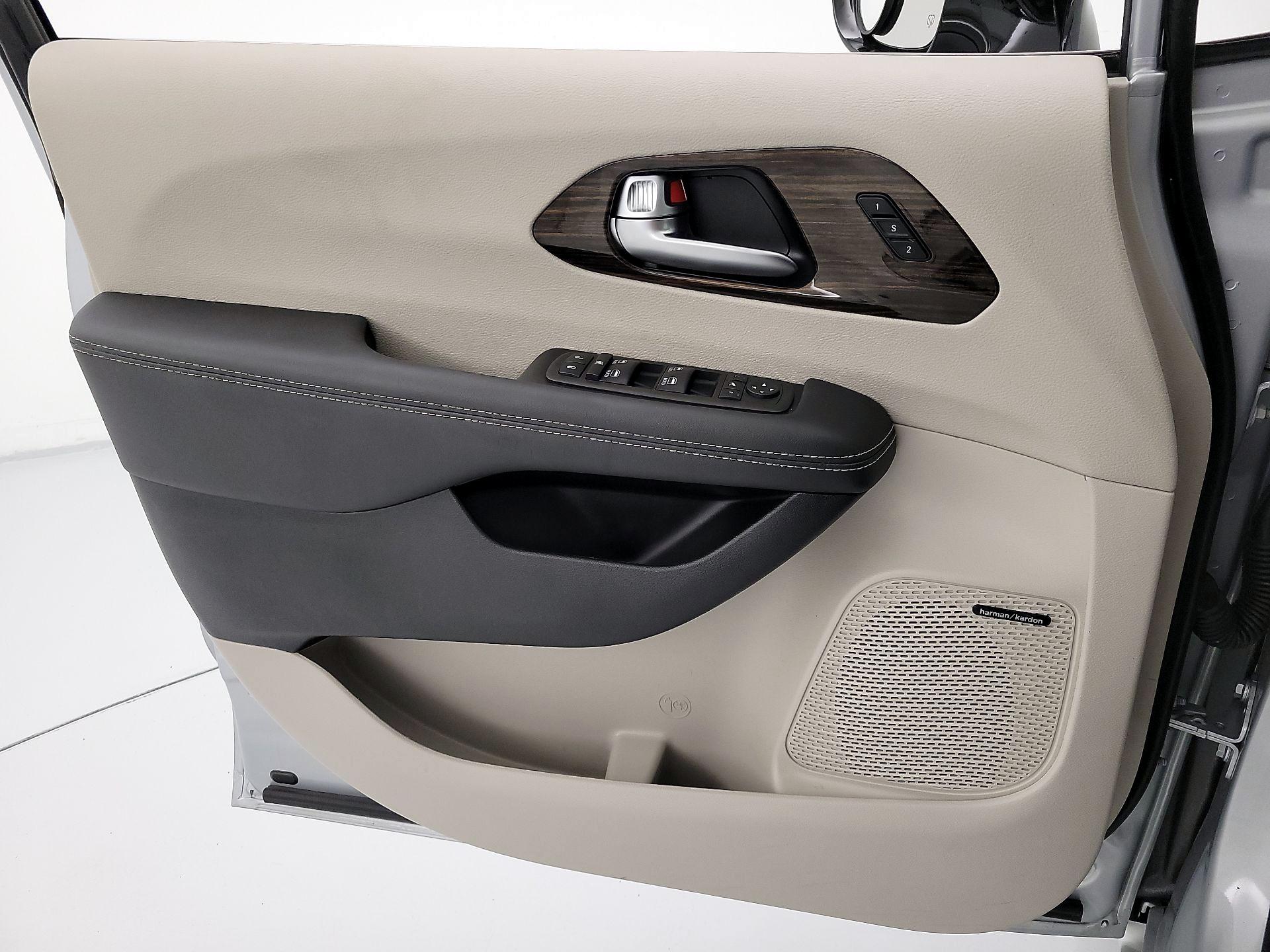 Thumbnail: 2023 Chrysler Pacifica - 12