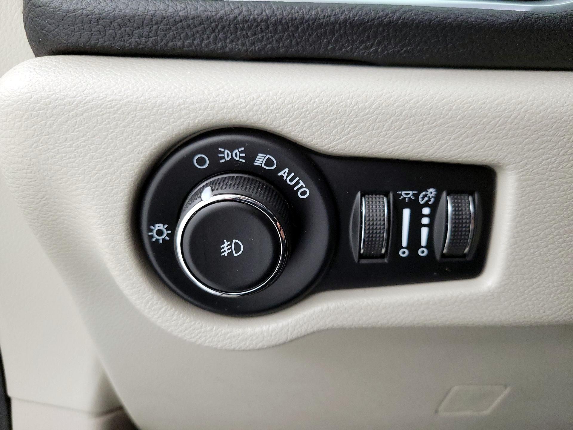 Thumbnail: 2023 Chrysler Pacifica - 13