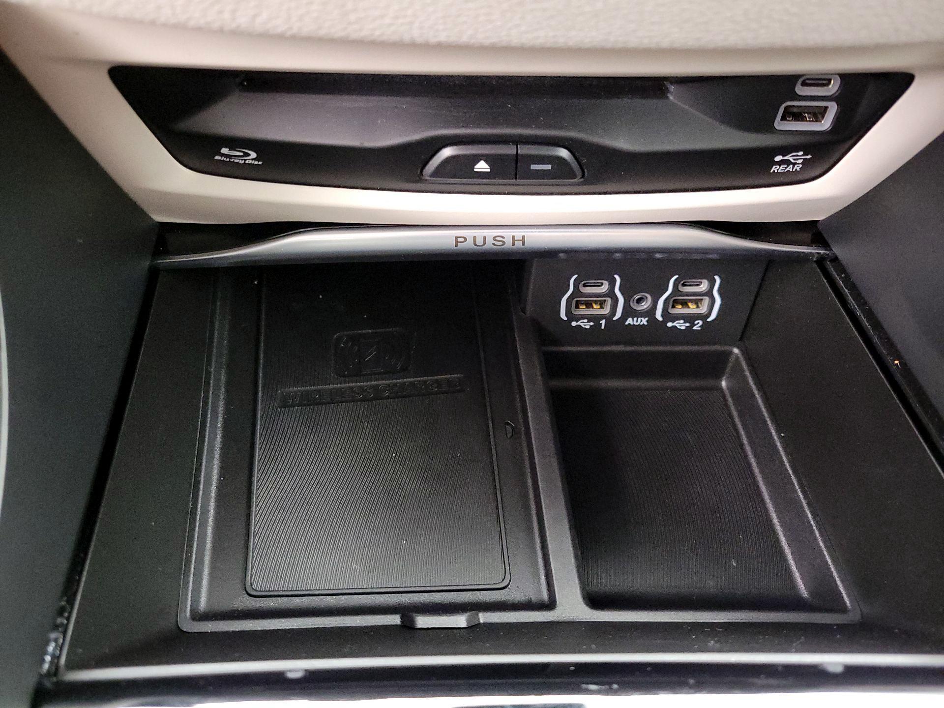 Thumbnail: 2023 Chrysler Pacifica - 19