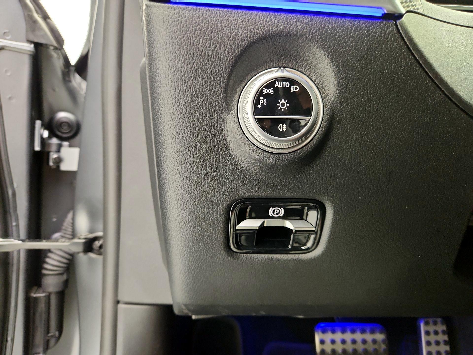 Thumbnail: 2022 Mercedes-Benz C-Class - 13