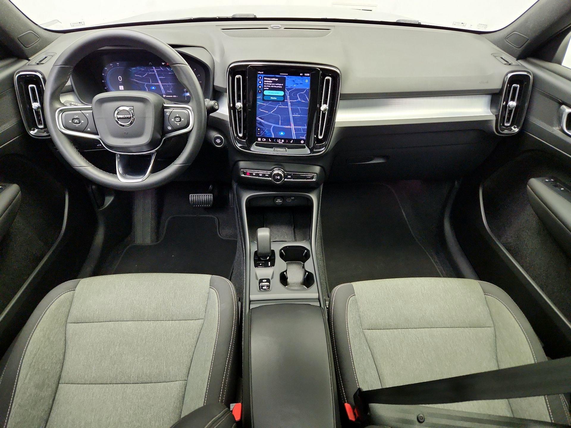 Thumbnail: 2024 Volvo XC40 - 9