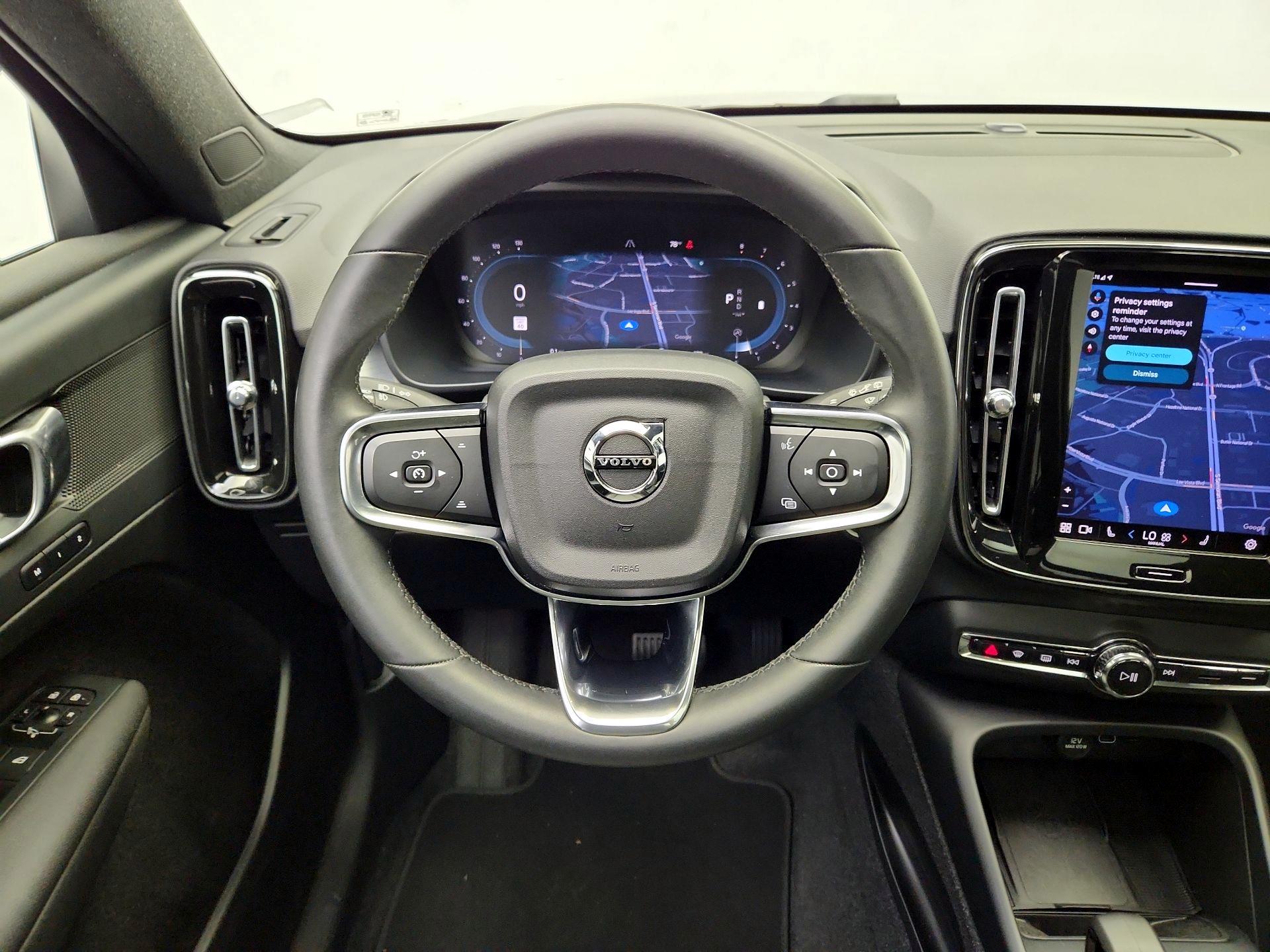 Thumbnail: 2024 Volvo XC40 - 10