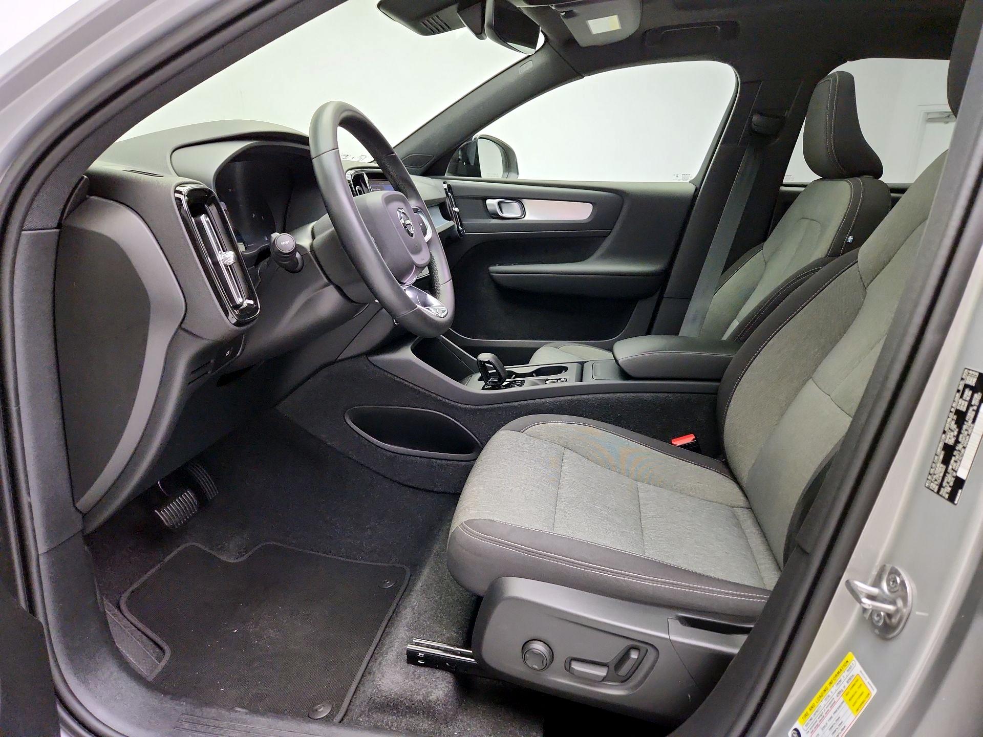 Thumbnail: 2024 Volvo XC40 - 11