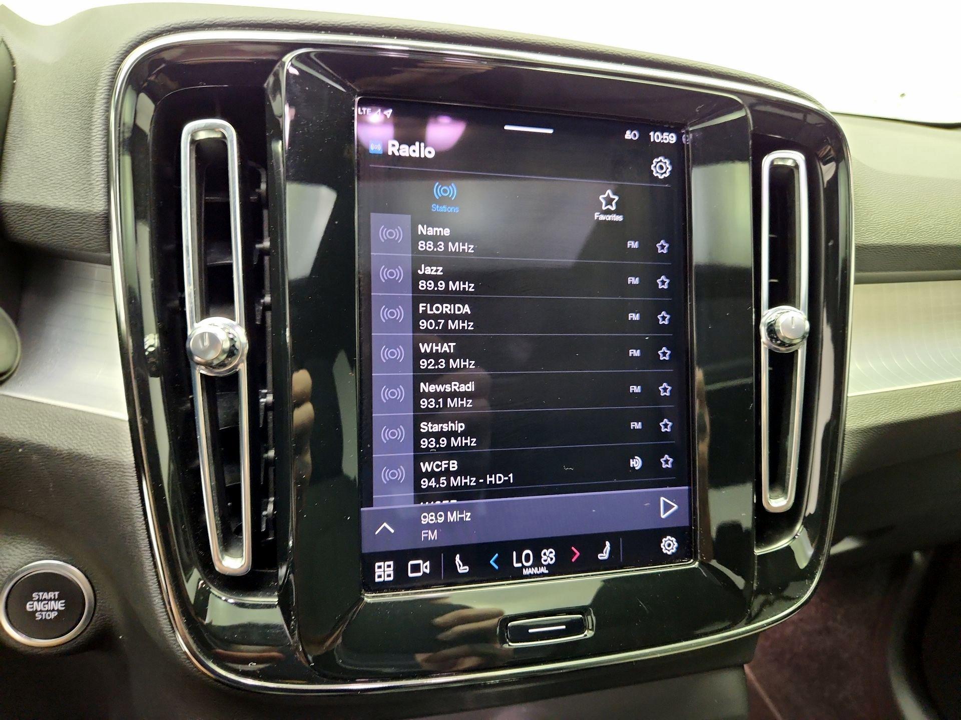 Thumbnail: 2024 Volvo XC40 - 16