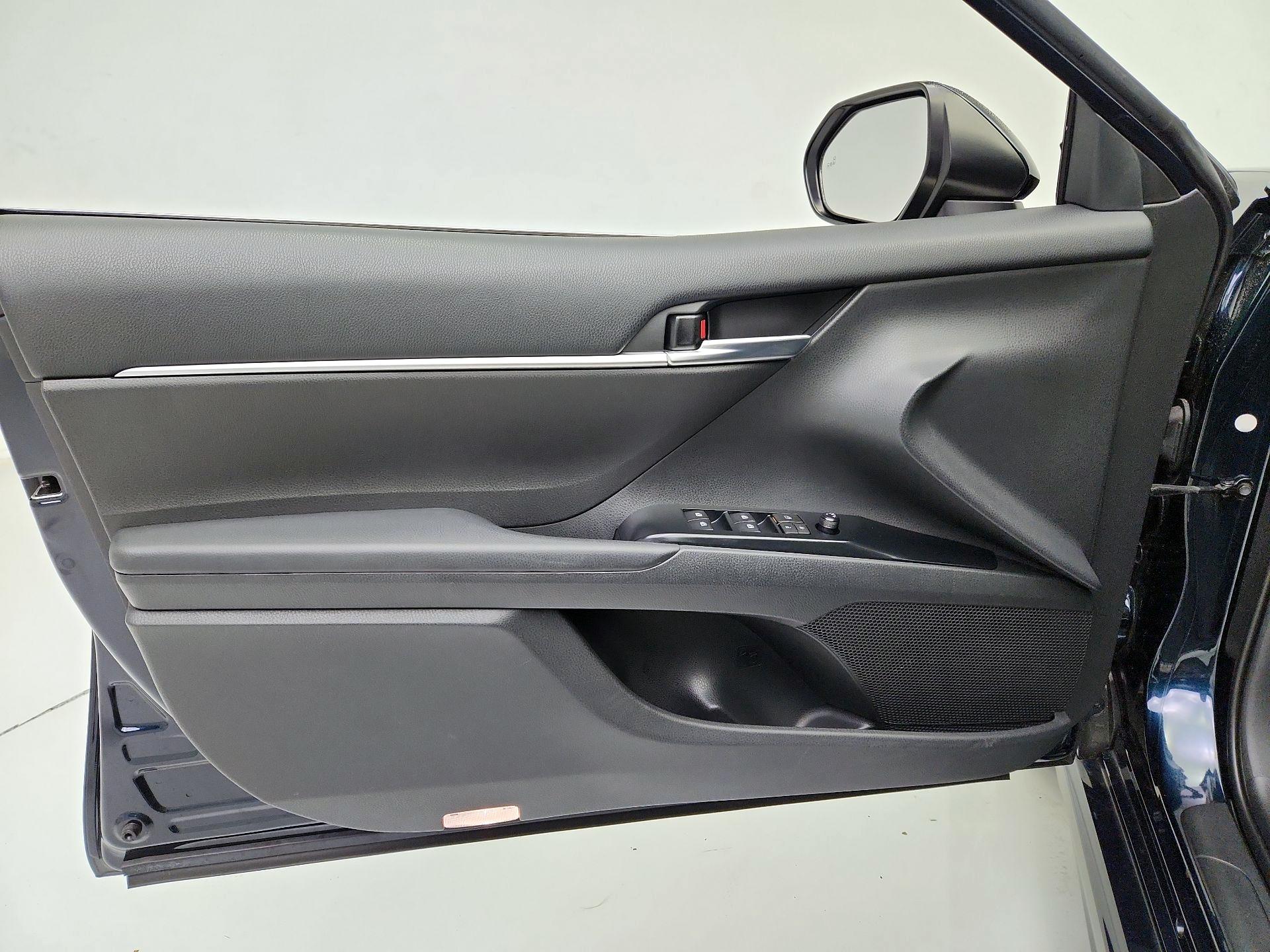 Thumbnail: 2018 Toyota Camry - 12