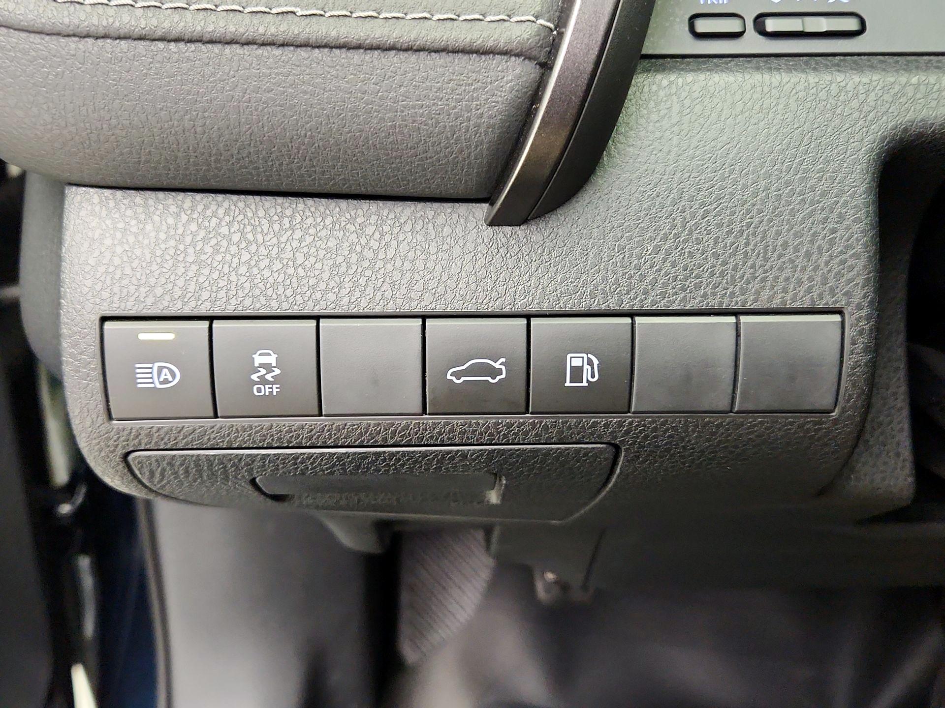 Thumbnail: 2018 Toyota Camry - 13