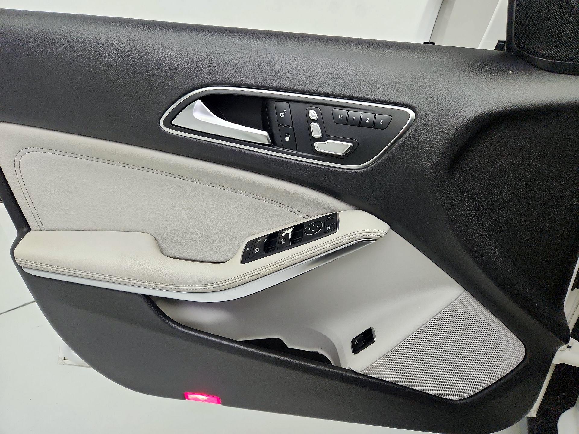 Thumbnail: 2018 Mercedes-Benz GLA - 12