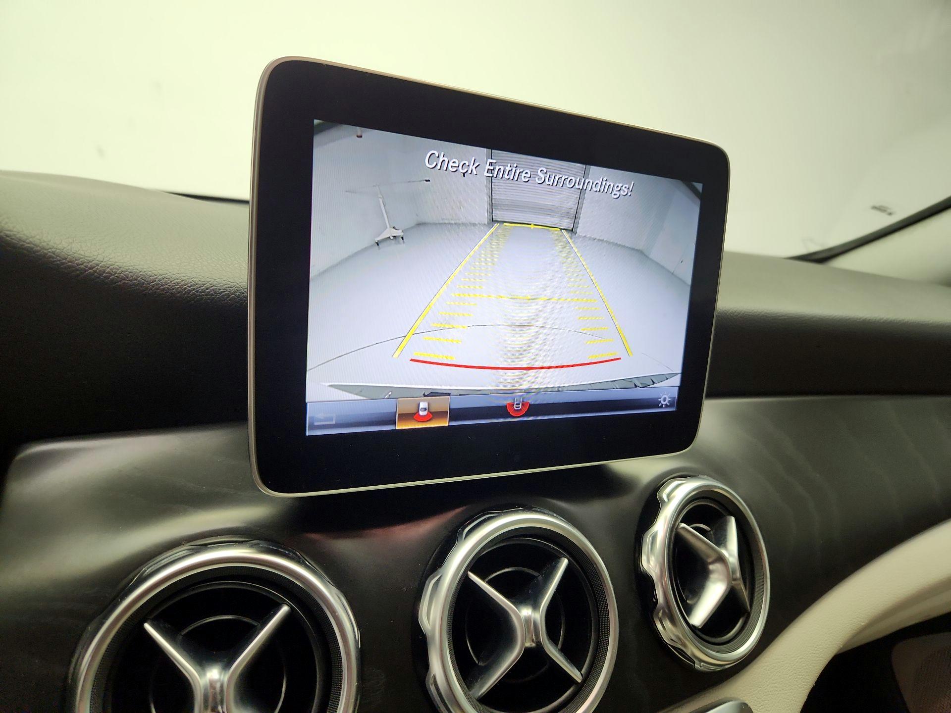 Thumbnail: 2018 Mercedes-Benz GLA - 15