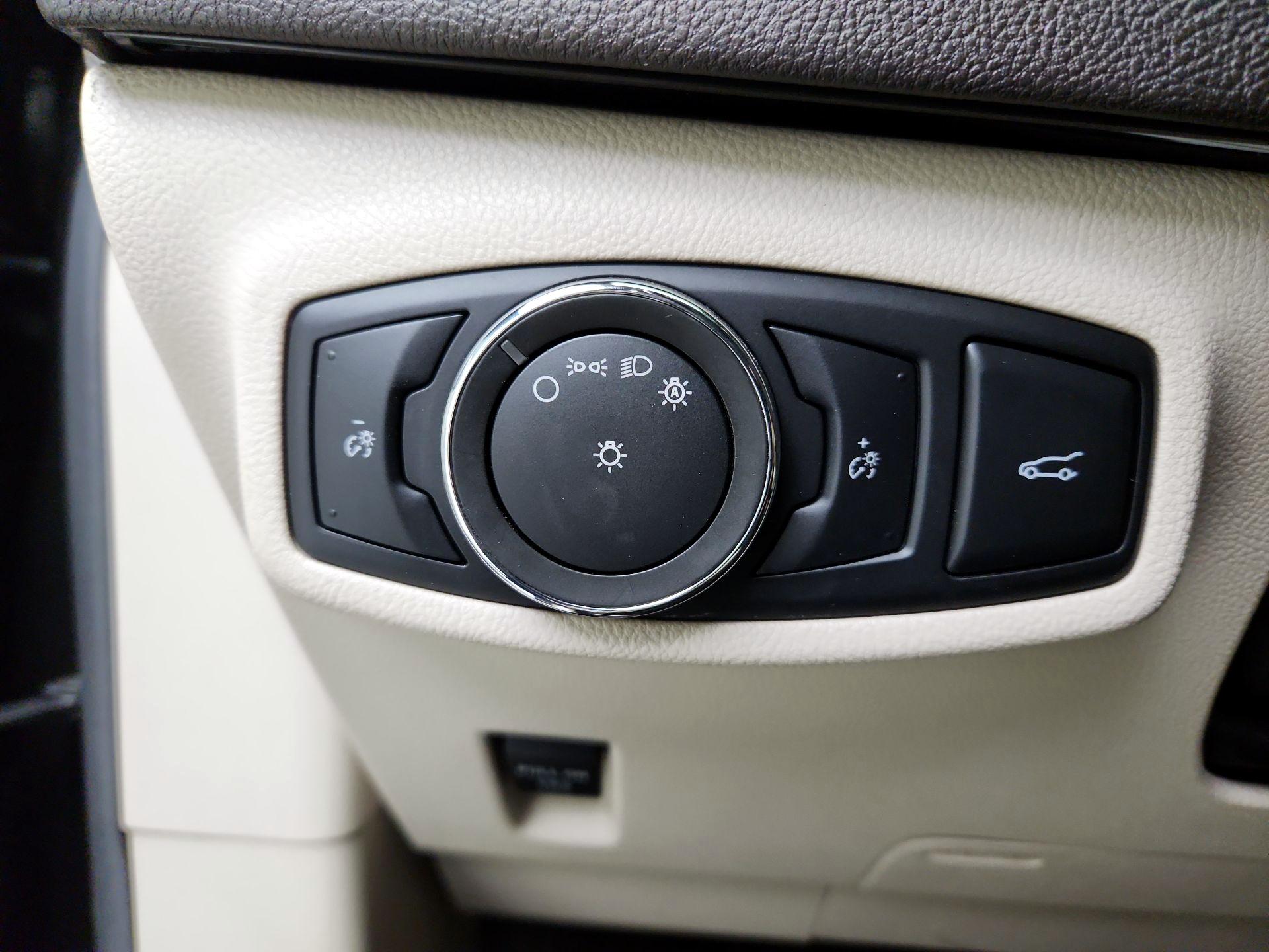 Thumbnail: 2017 Lincoln MKC - 13