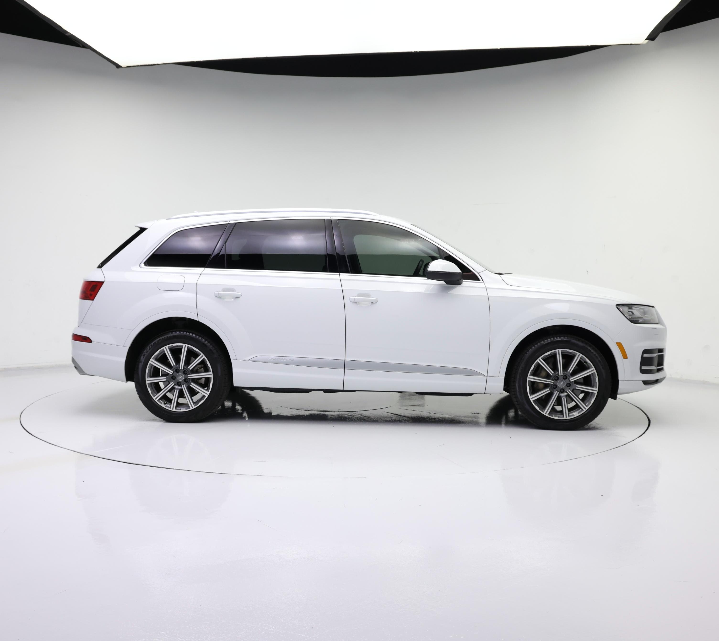 Thumbnail: 2019 Audi Q7 - 7