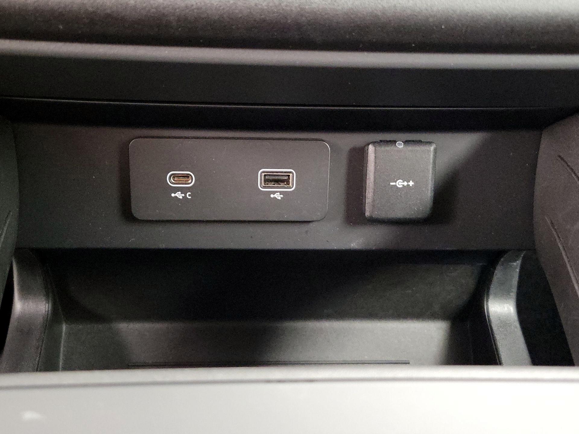 Thumbnail: 2023 Land Rover Defender - 19