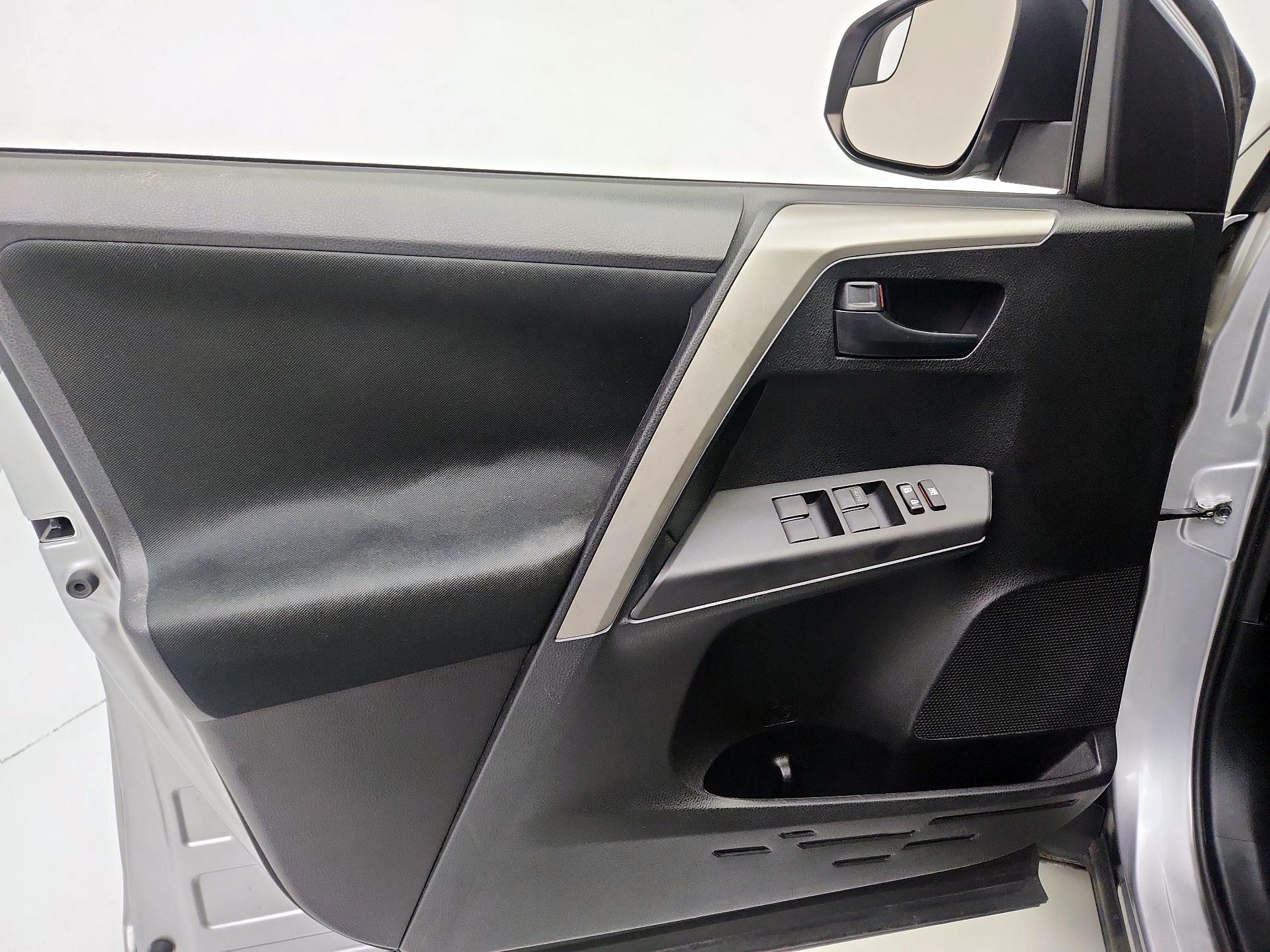 Thumbnail: 2016 Toyota RAV4 - 12