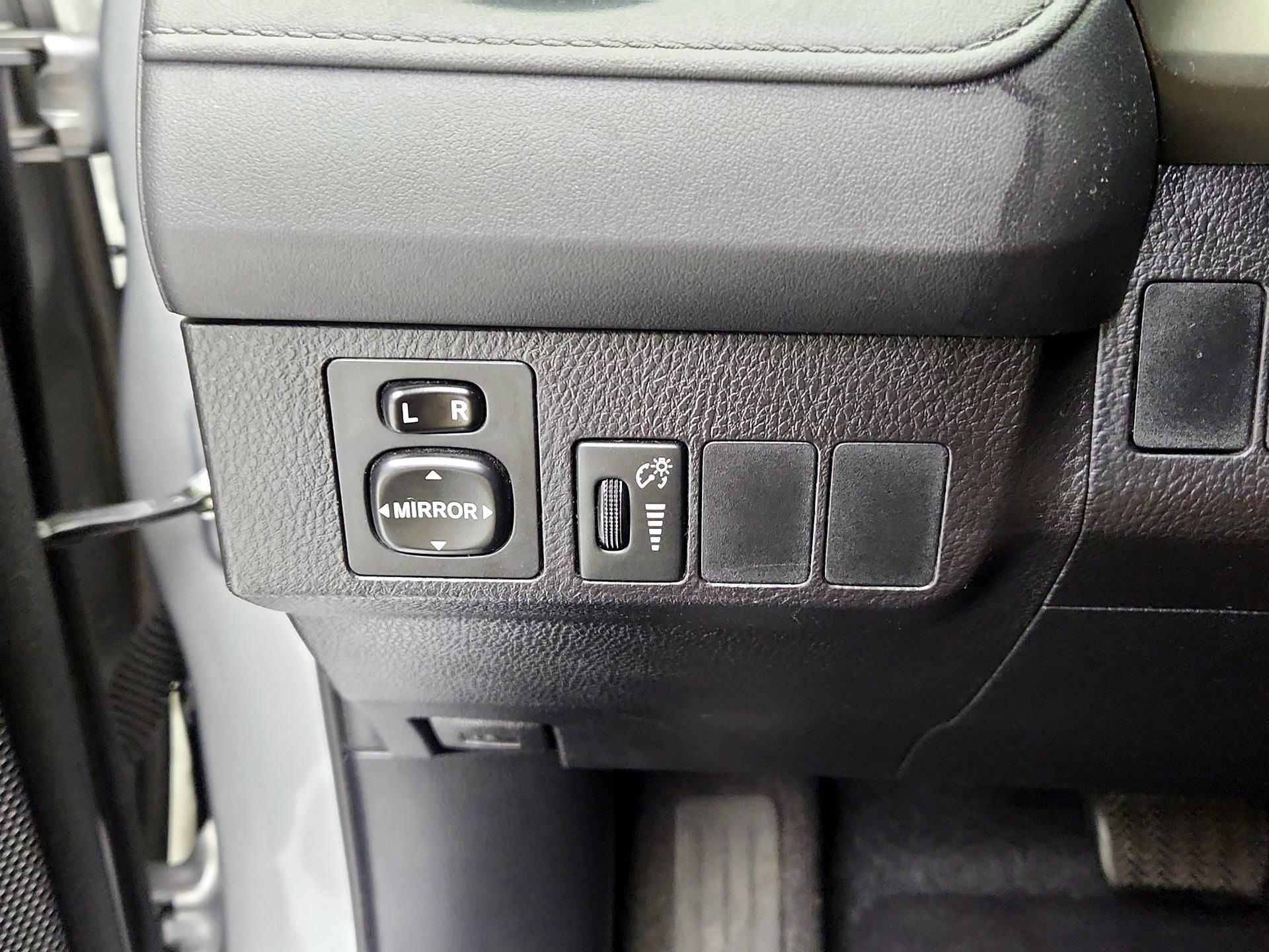 Thumbnail: 2016 Toyota RAV4 - 13