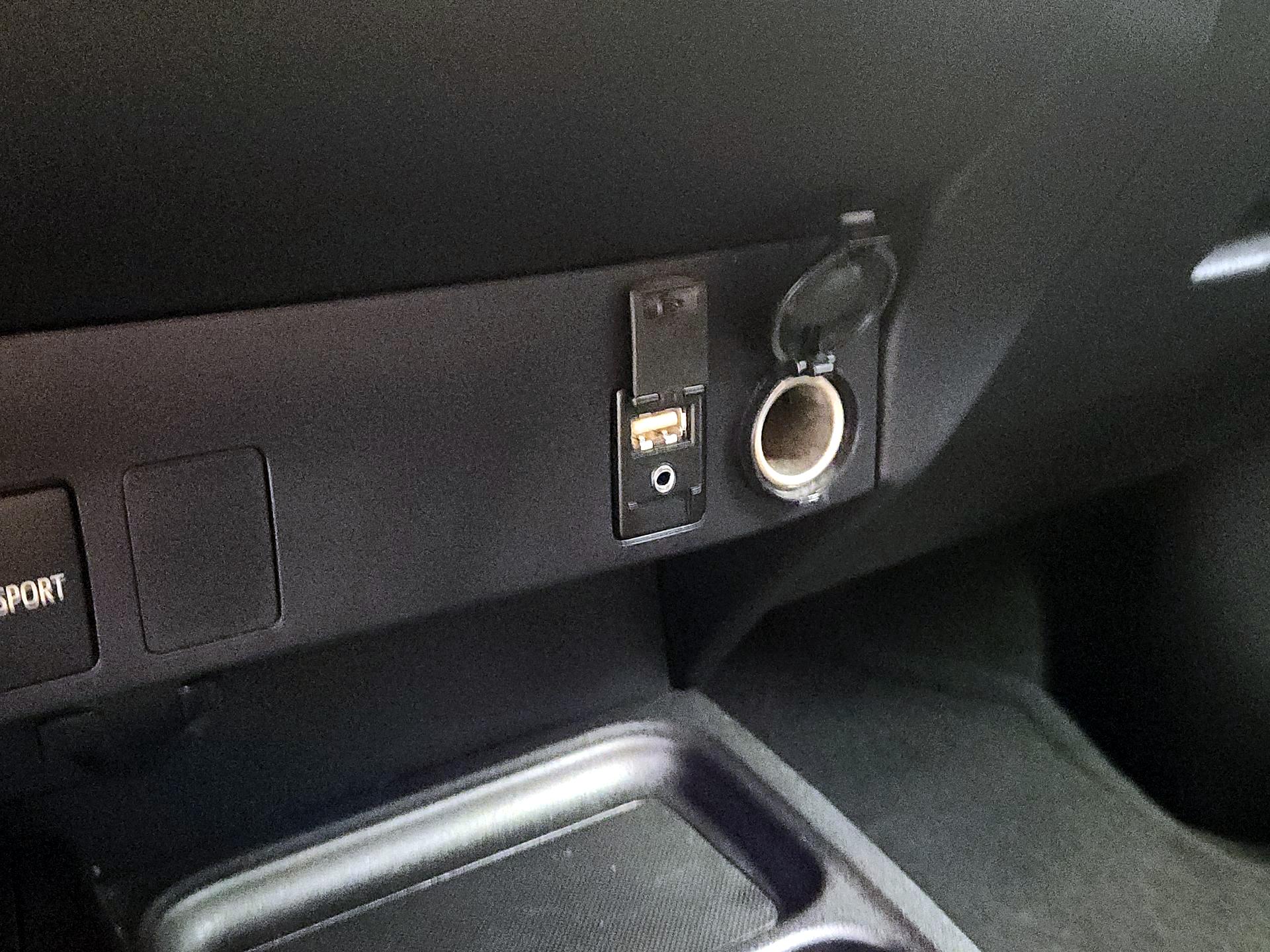 Thumbnail: 2016 Toyota RAV4 - 18