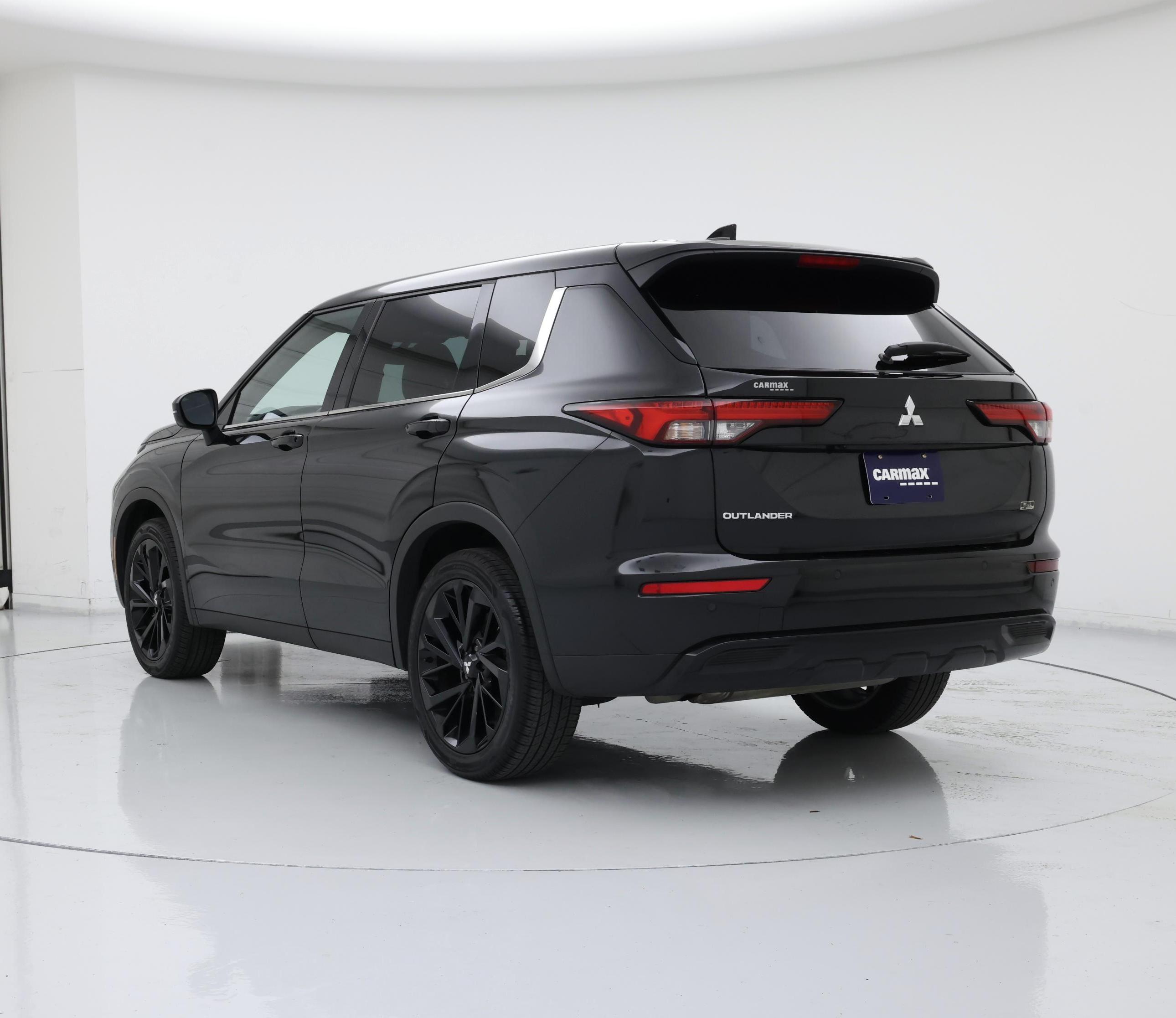 Thumbnail: 2023 Mitsubishi Outlander - 2