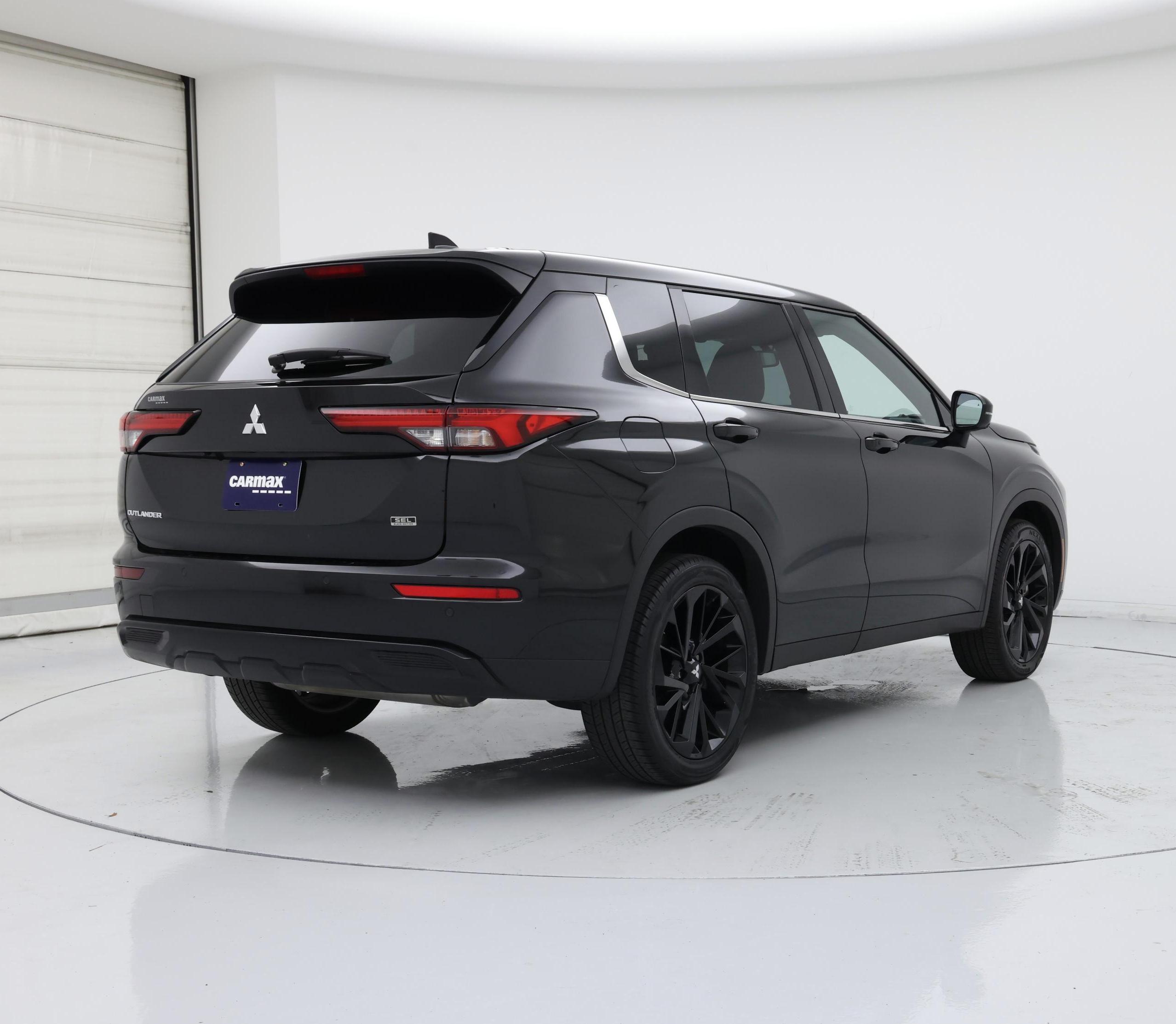 Thumbnail: 2023 Mitsubishi Outlander - 8