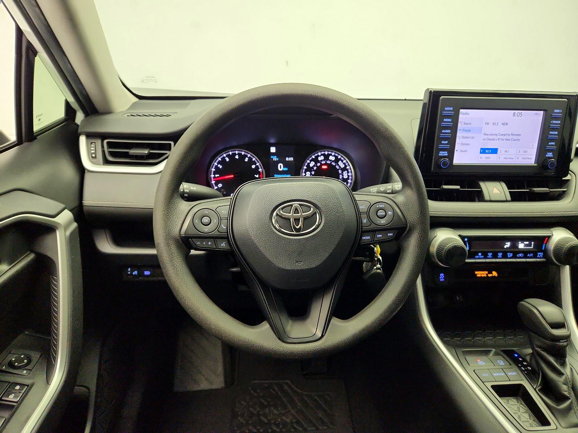 Thumbnail: 2019 Toyota RAV4 - 10