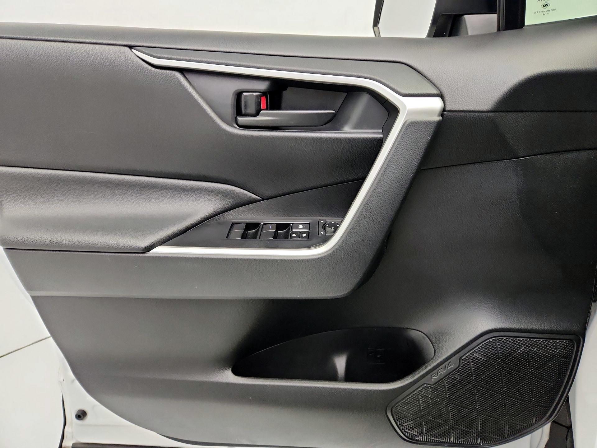 Thumbnail: 2019 Toyota RAV4 - 12