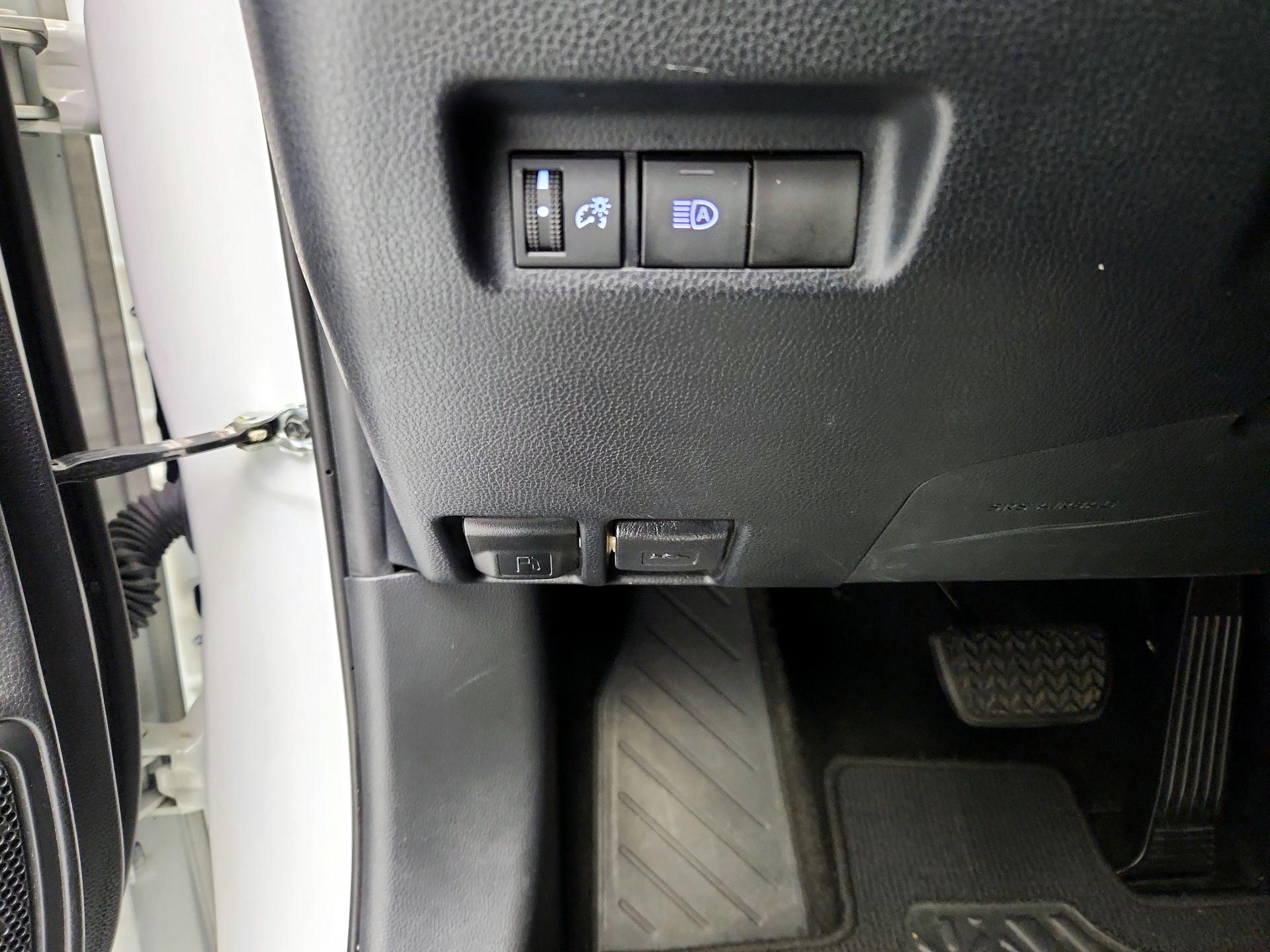 Thumbnail: 2019 Toyota RAV4 - 13