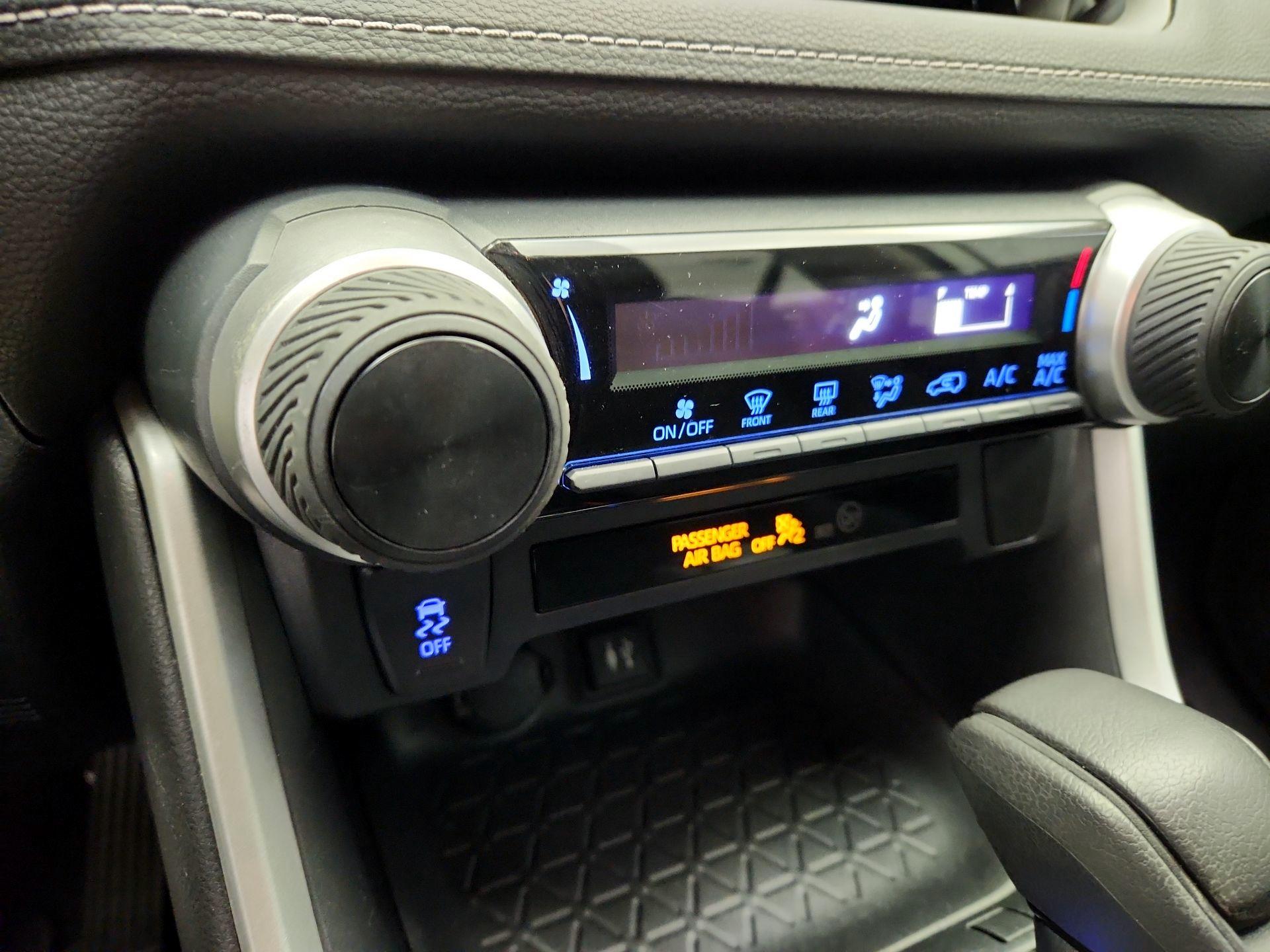 Thumbnail: 2019 Toyota RAV4 - 16