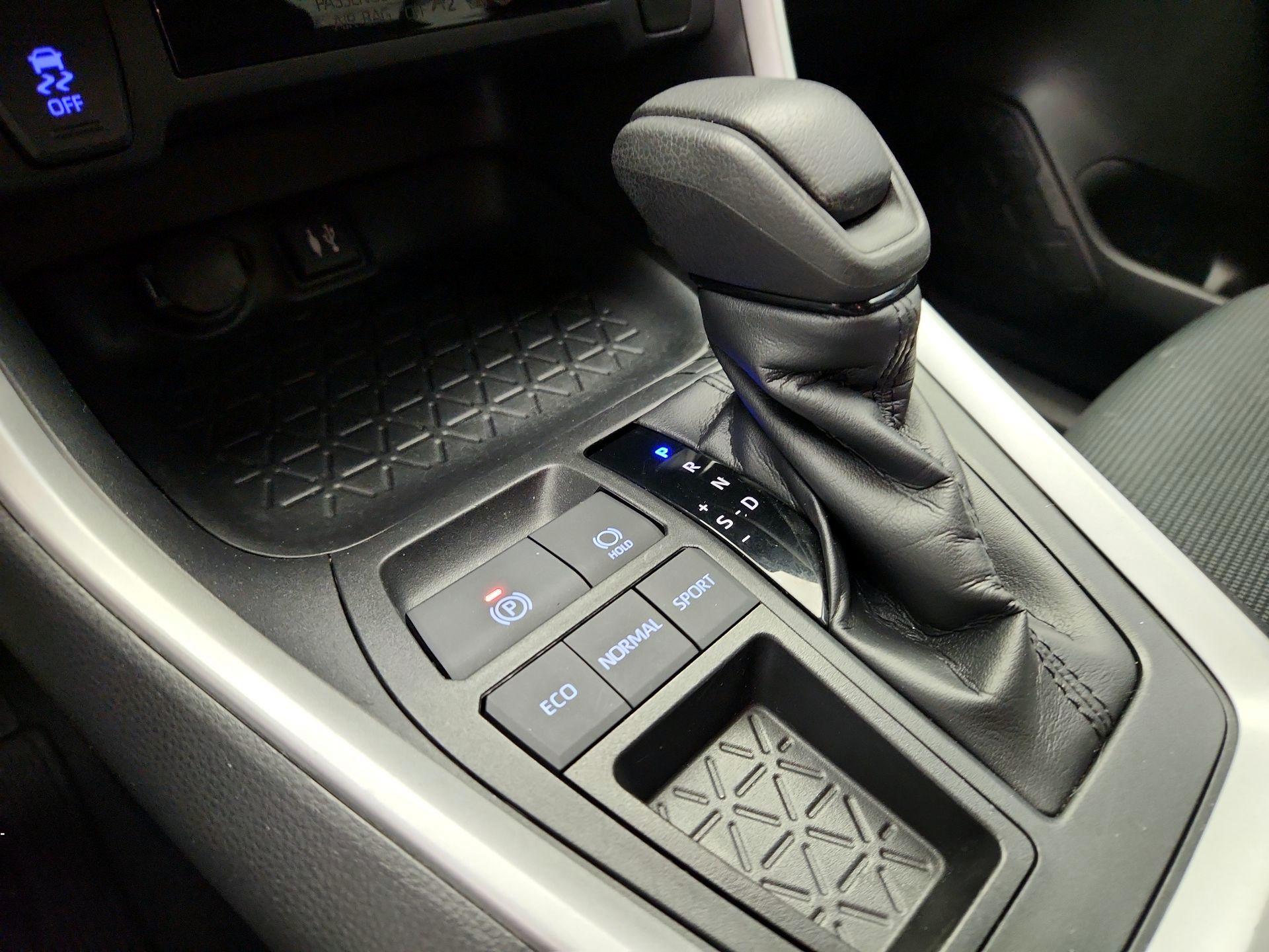 Thumbnail: 2019 Toyota RAV4 - 17