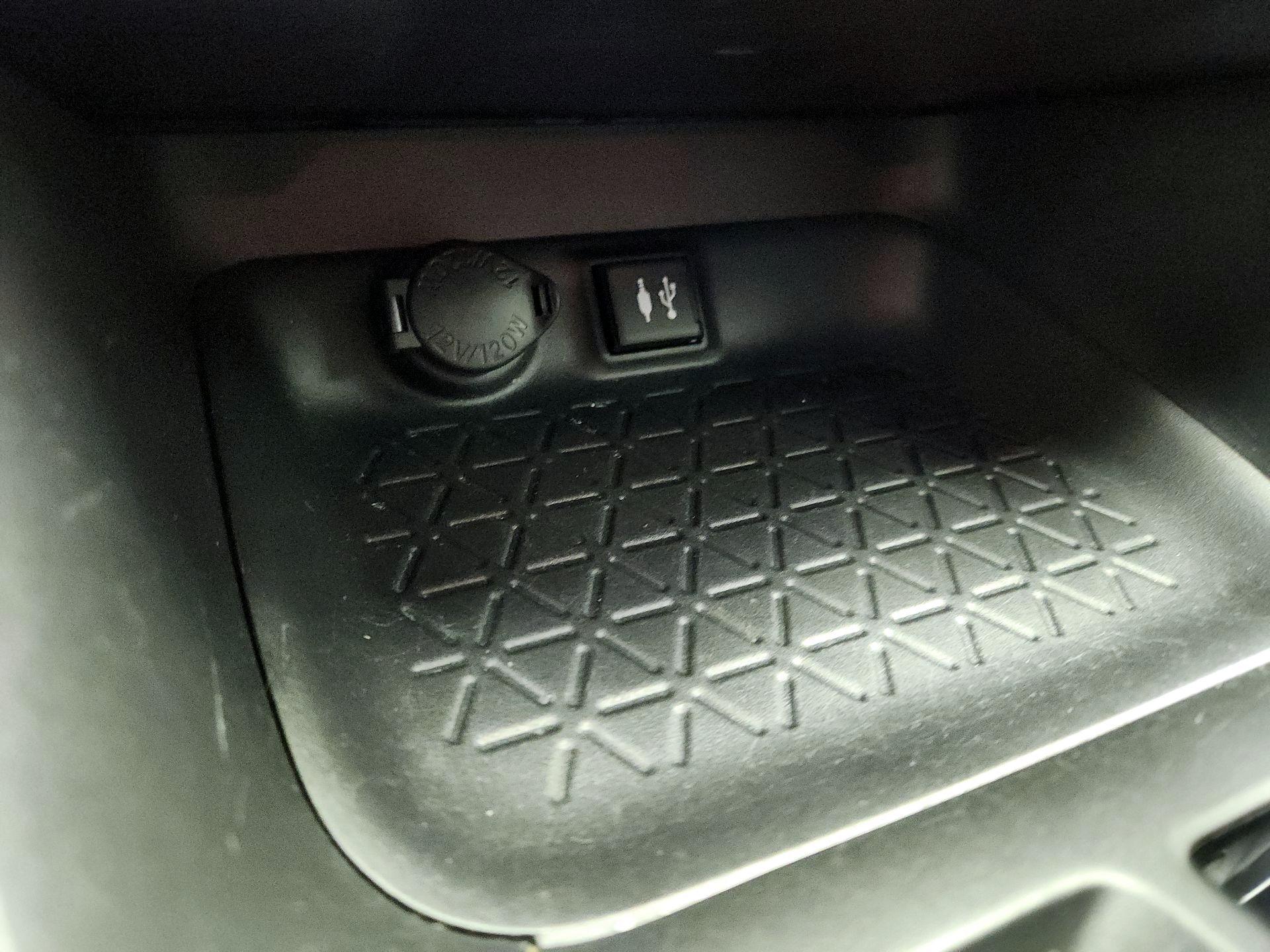 Thumbnail: 2019 Toyota RAV4 - 18