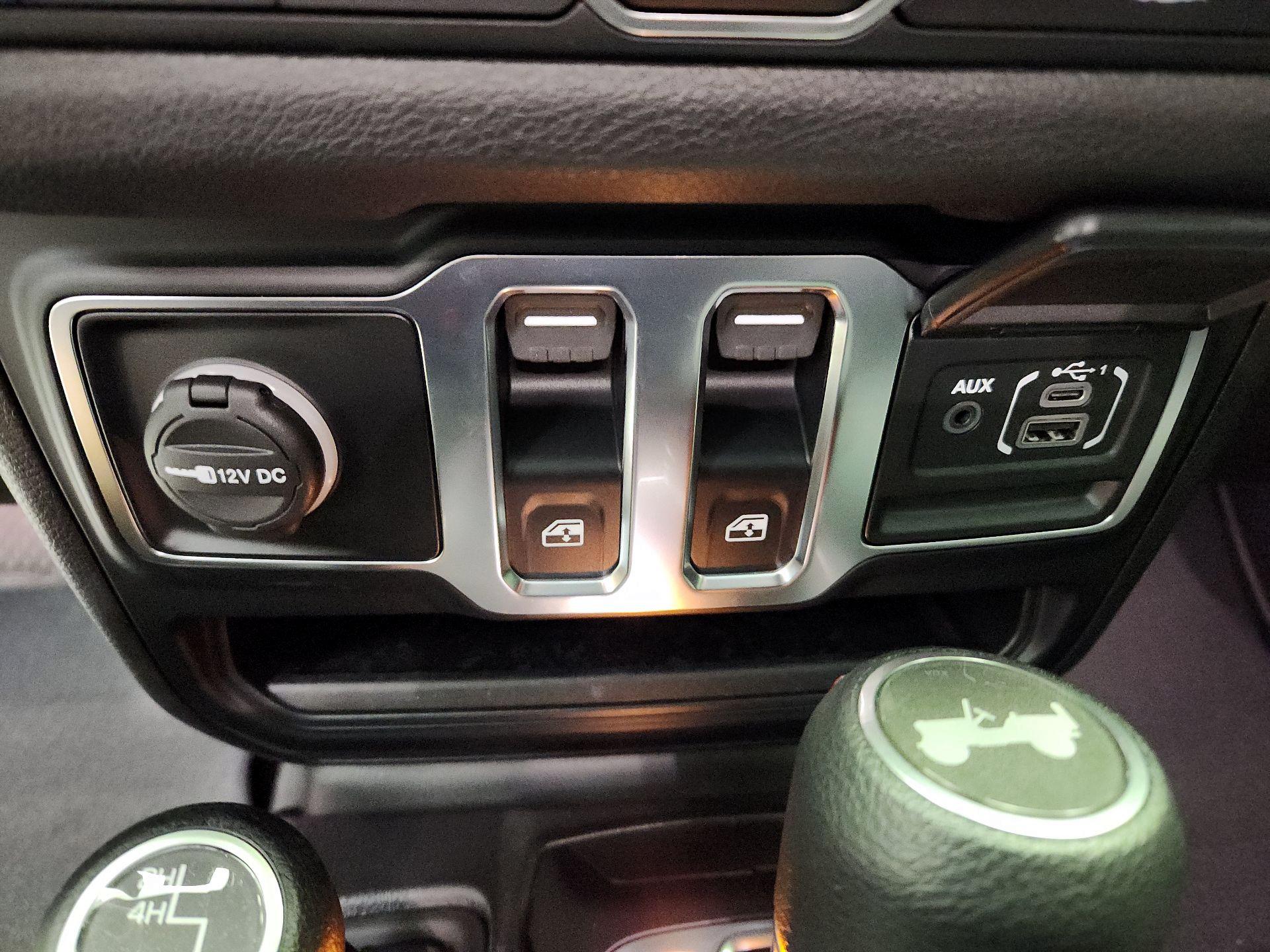 Thumbnail: 2025 Jeep Wrangler - 18