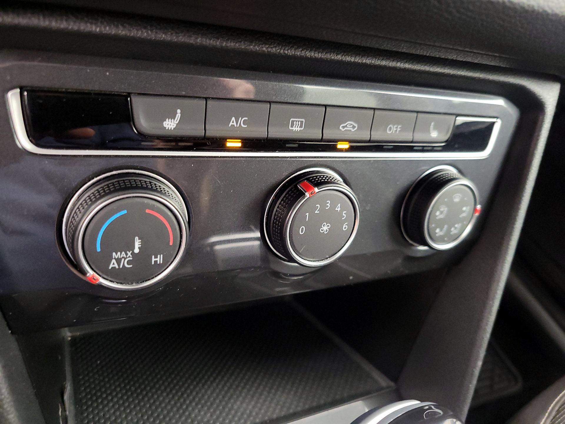 Thumbnail: 2023 Volkswagen Tiguan - 16