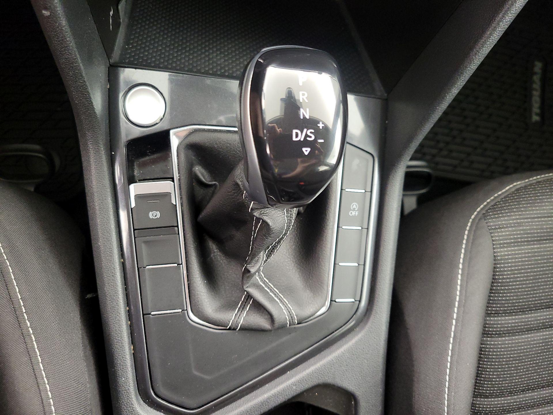 Thumbnail: 2023 Volkswagen Tiguan - 17