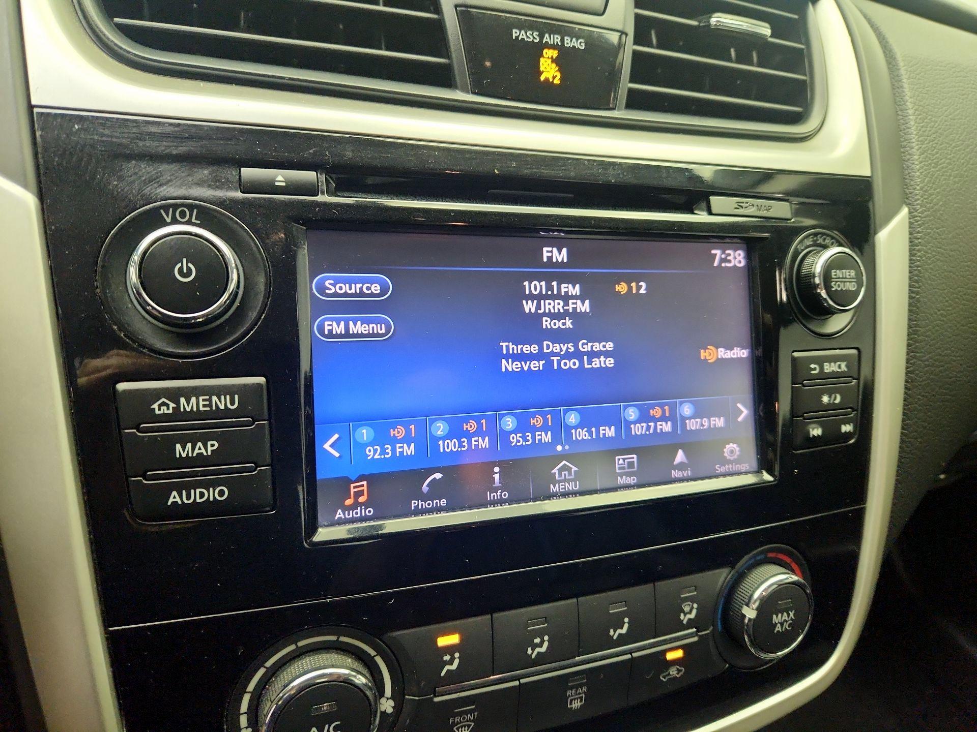 Thumbnail: 2018 Nissan Altima - 16