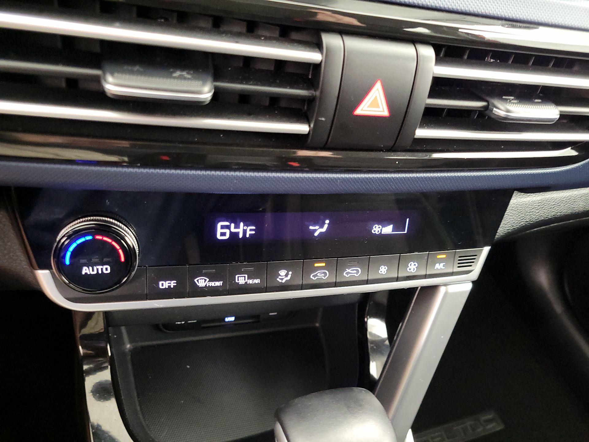 Thumbnail: 2023 Kia Seltos - 16