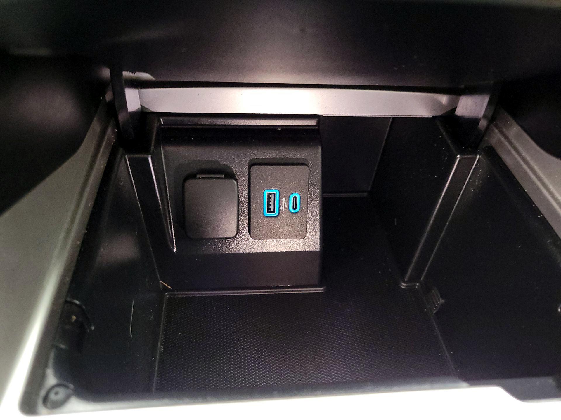 Thumbnail: 2020 Ford Explorer - 18