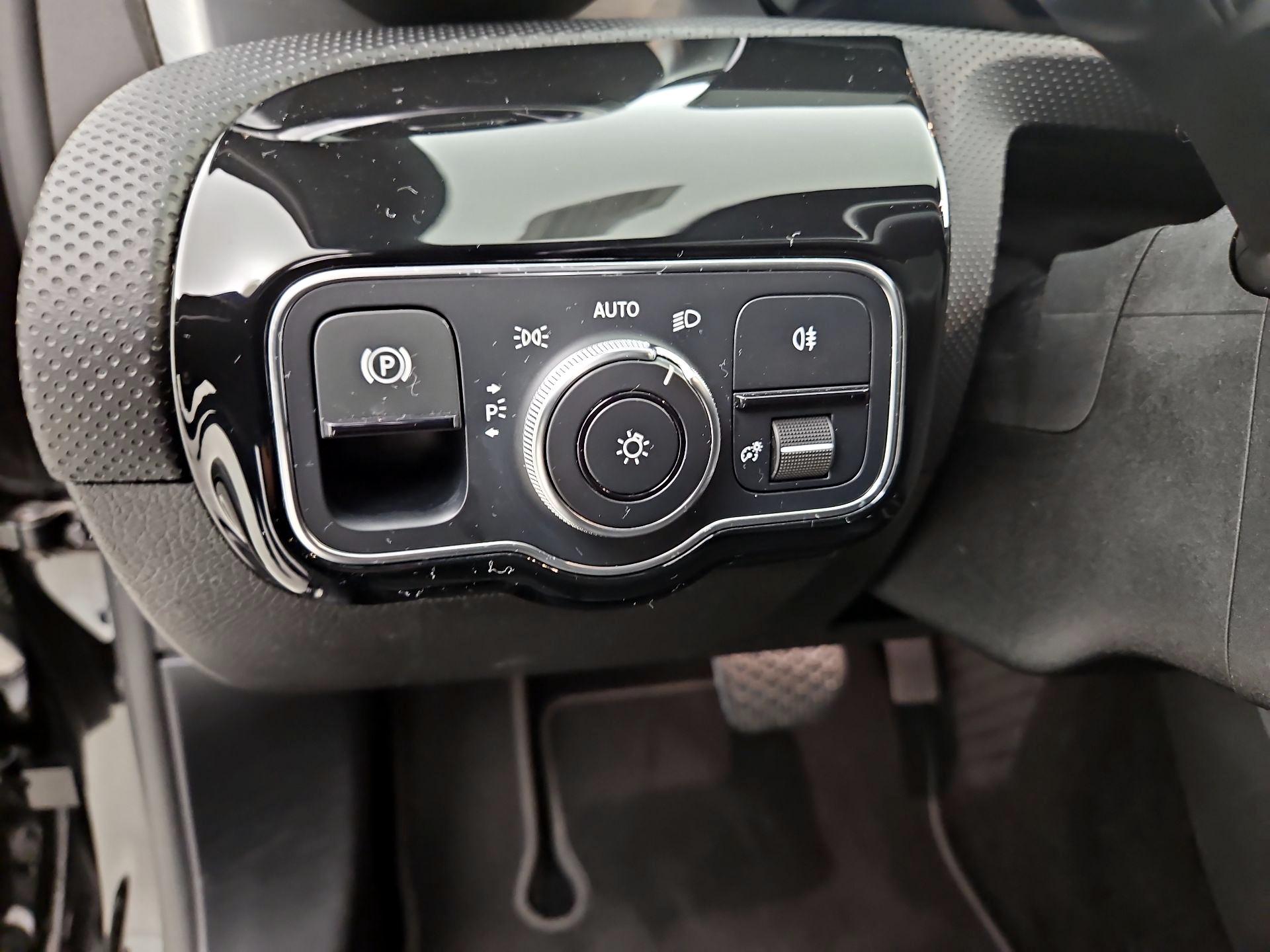 Thumbnail: 2019 Mercedes-Benz A-Class - 13