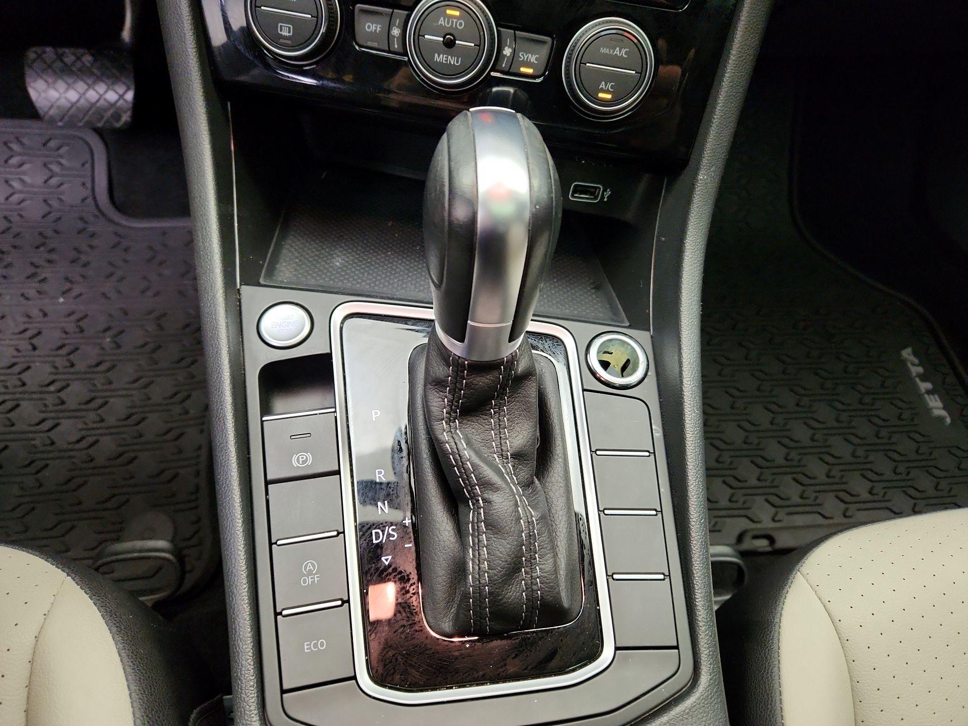 Thumbnail: 2019 Volkswagen Jetta - 17