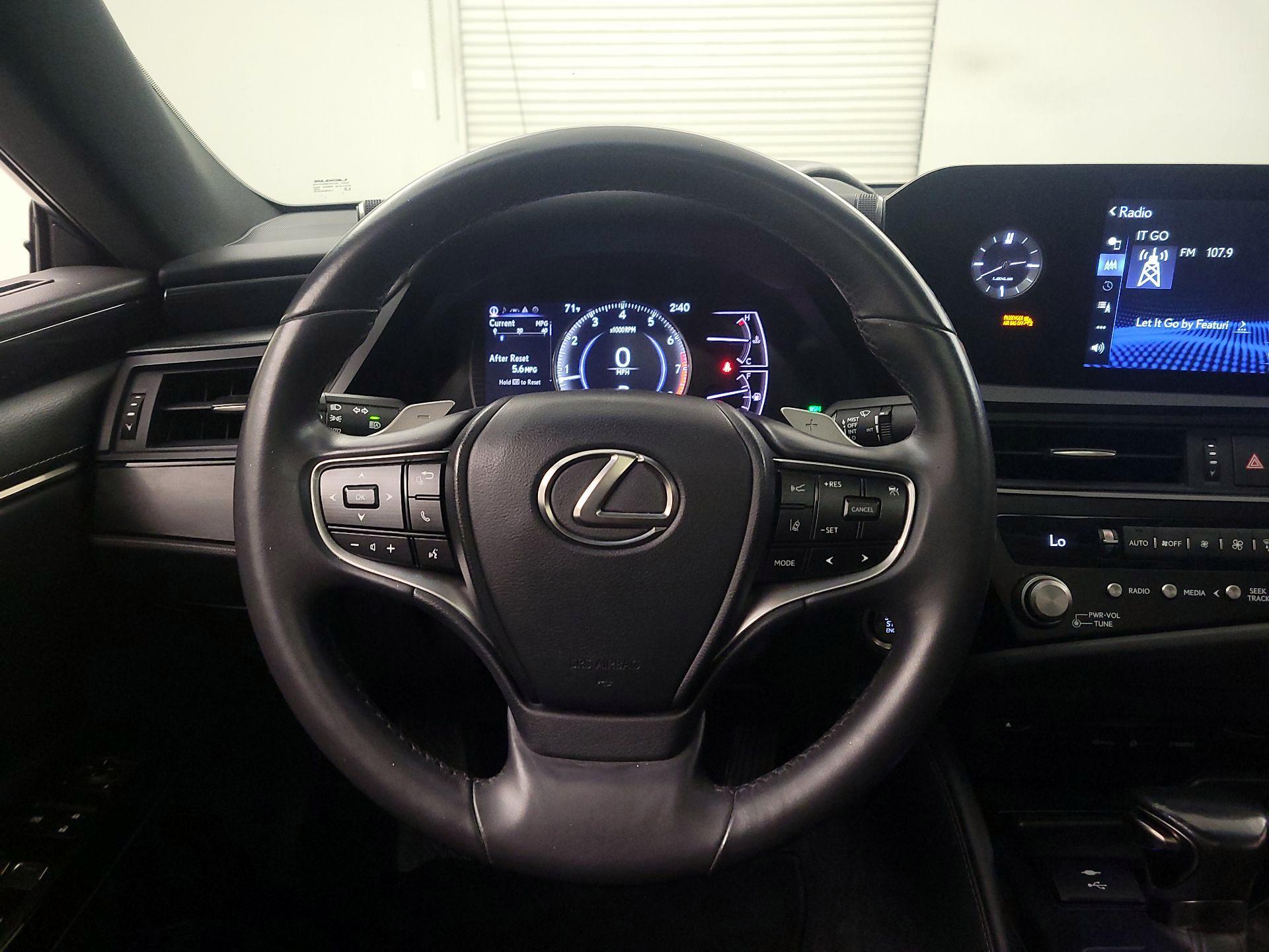 Thumbnail: 2022 Lexus ES - 10