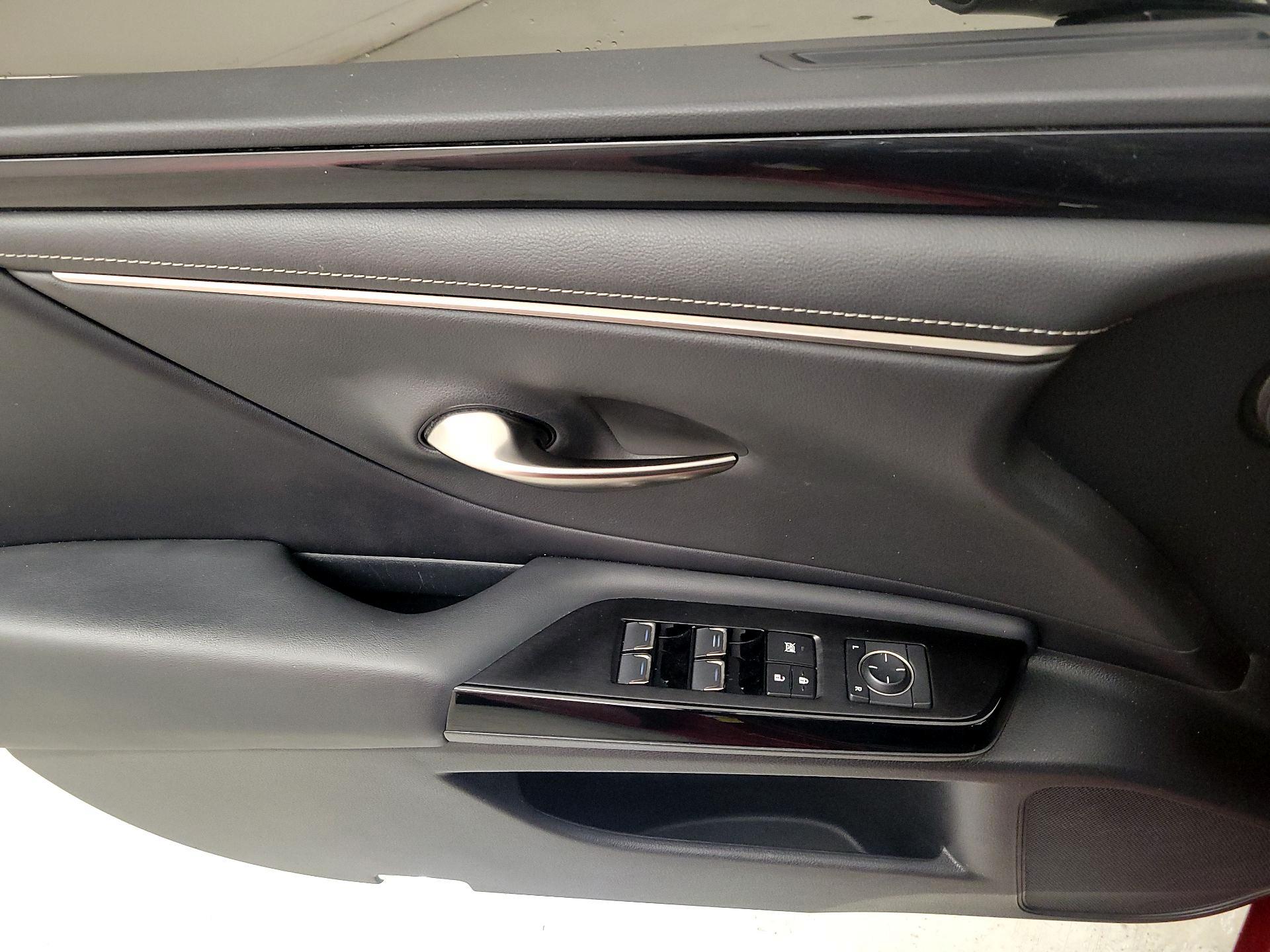 Thumbnail: 2022 Lexus ES - 12