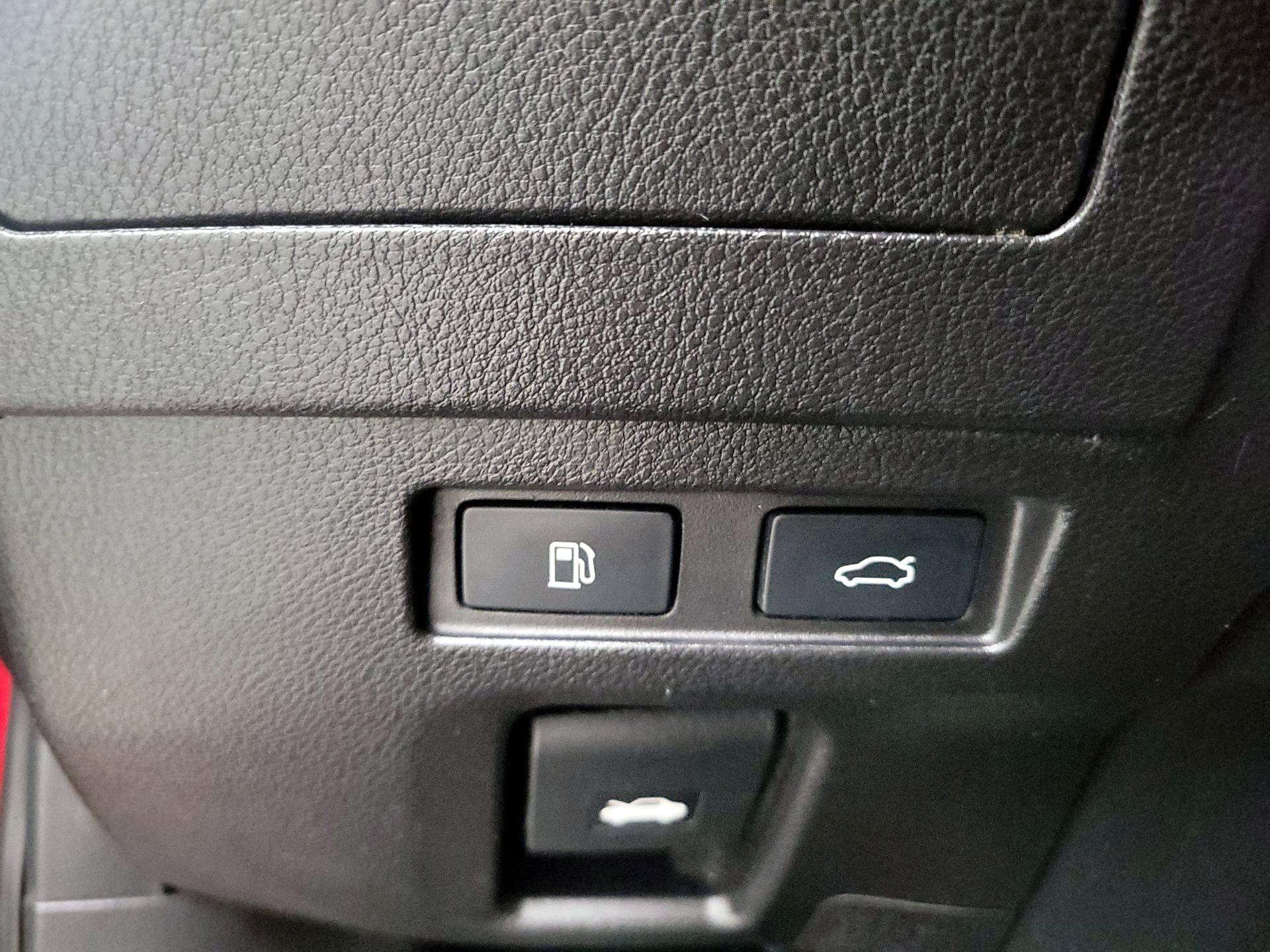 Thumbnail: 2022 Lexus ES - 13