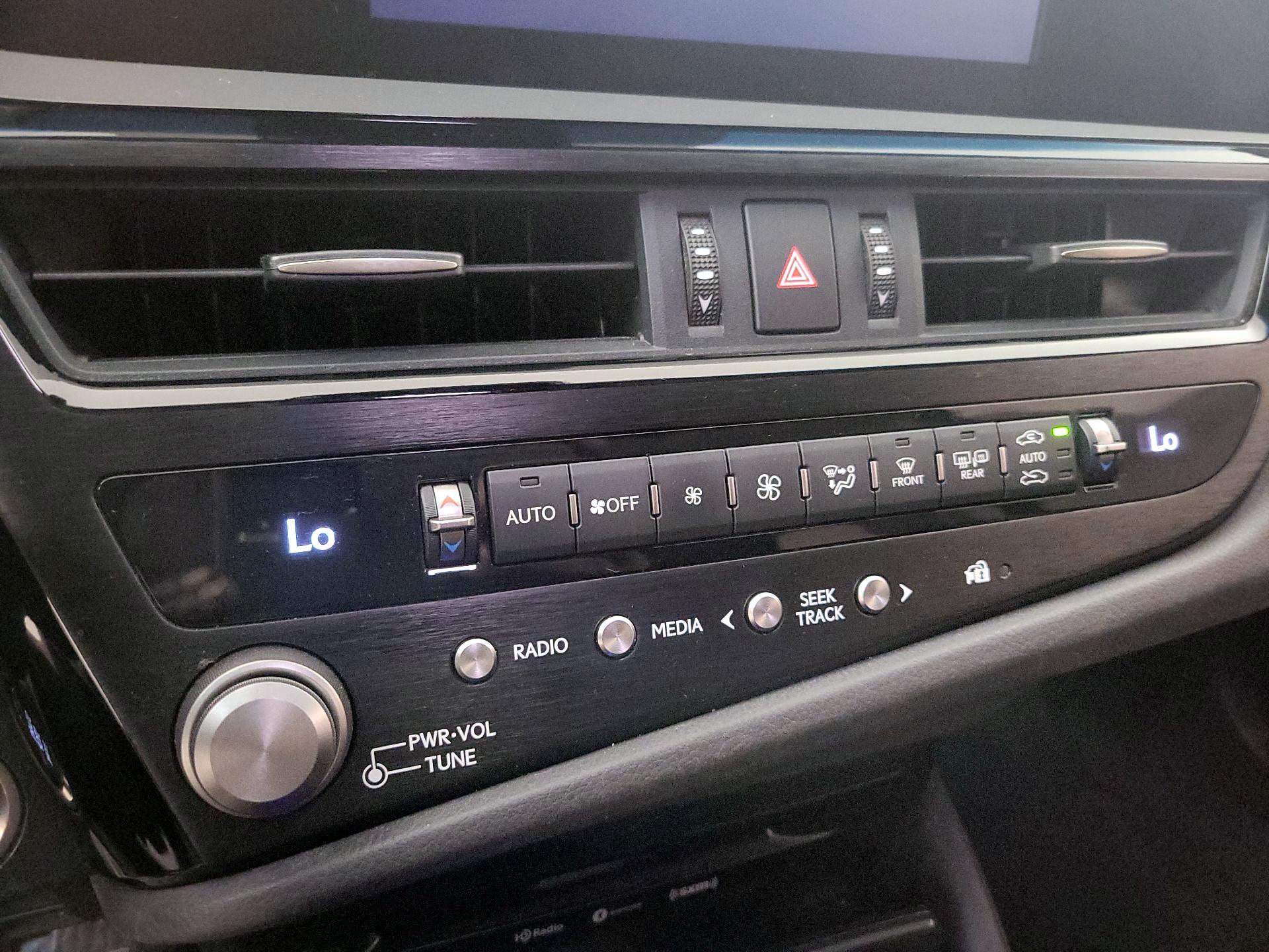 Thumbnail: 2022 Lexus ES - 16