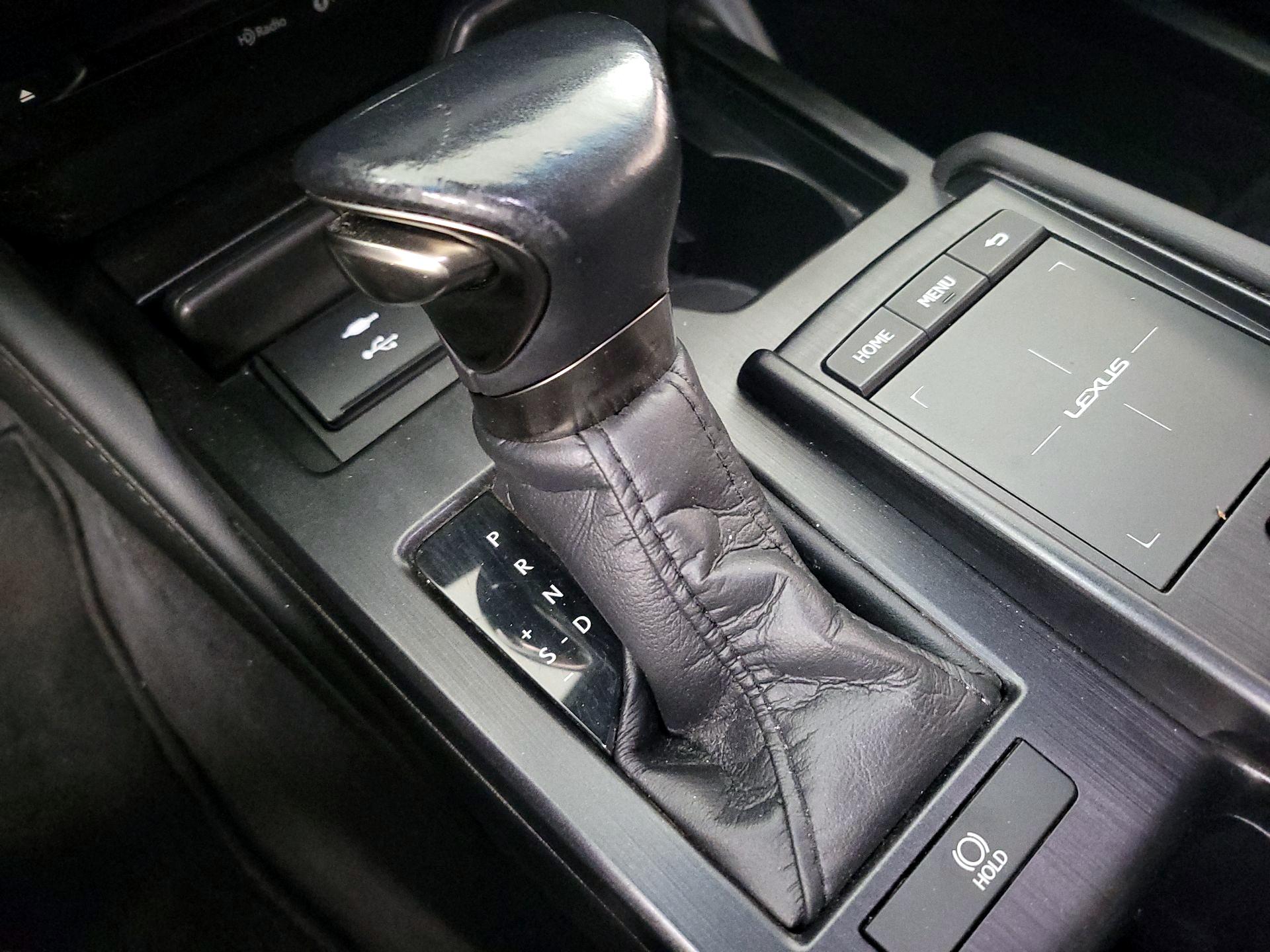 Thumbnail: 2022 Lexus ES - 17