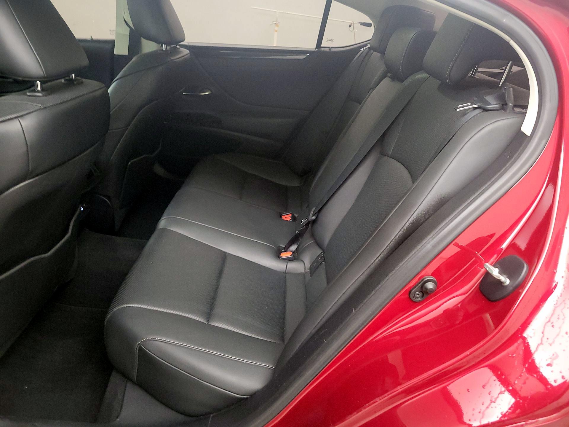 Thumbnail: 2022 Lexus ES - 20