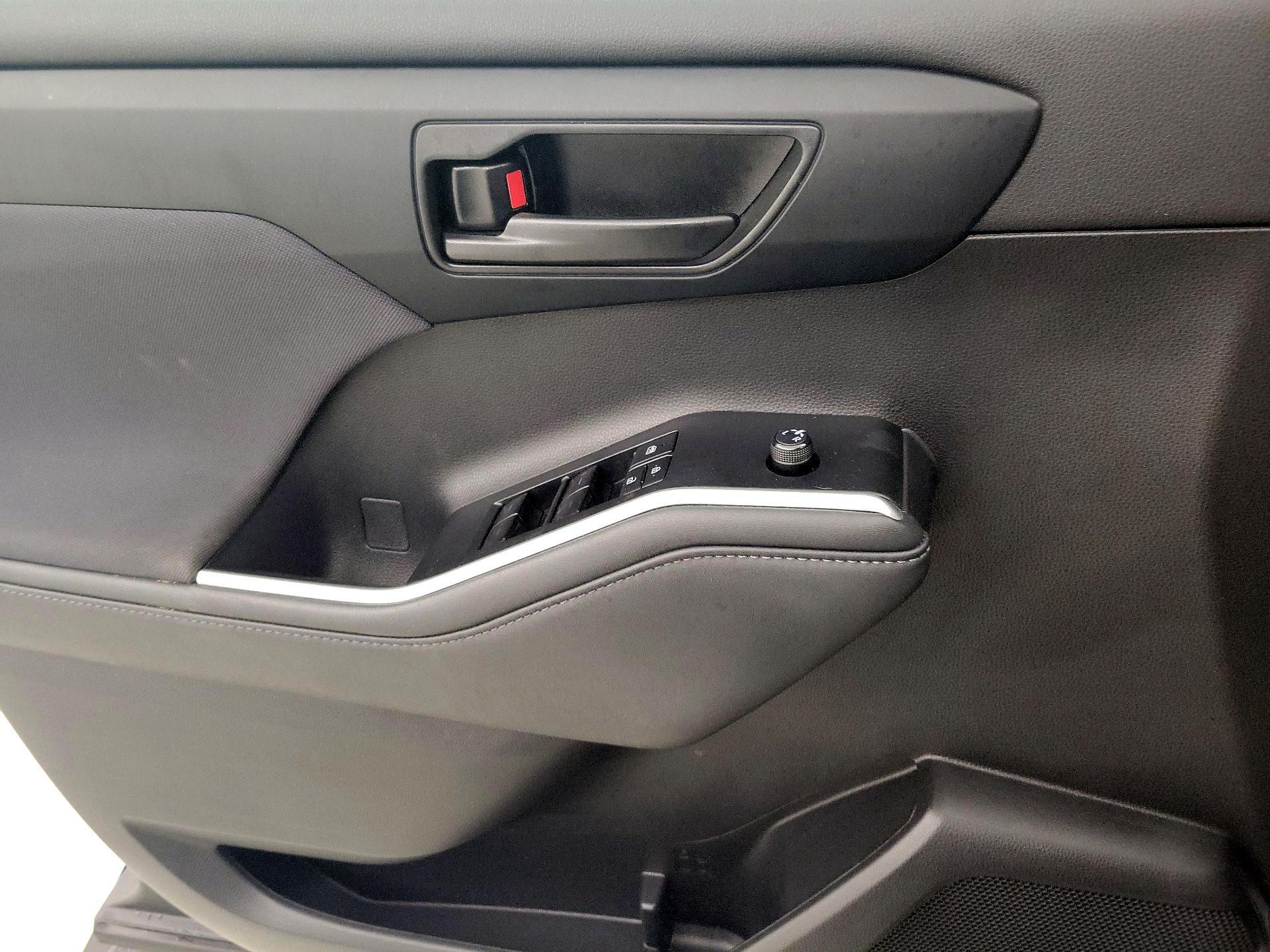 Thumbnail: 2022 Toyota Highlander - 12