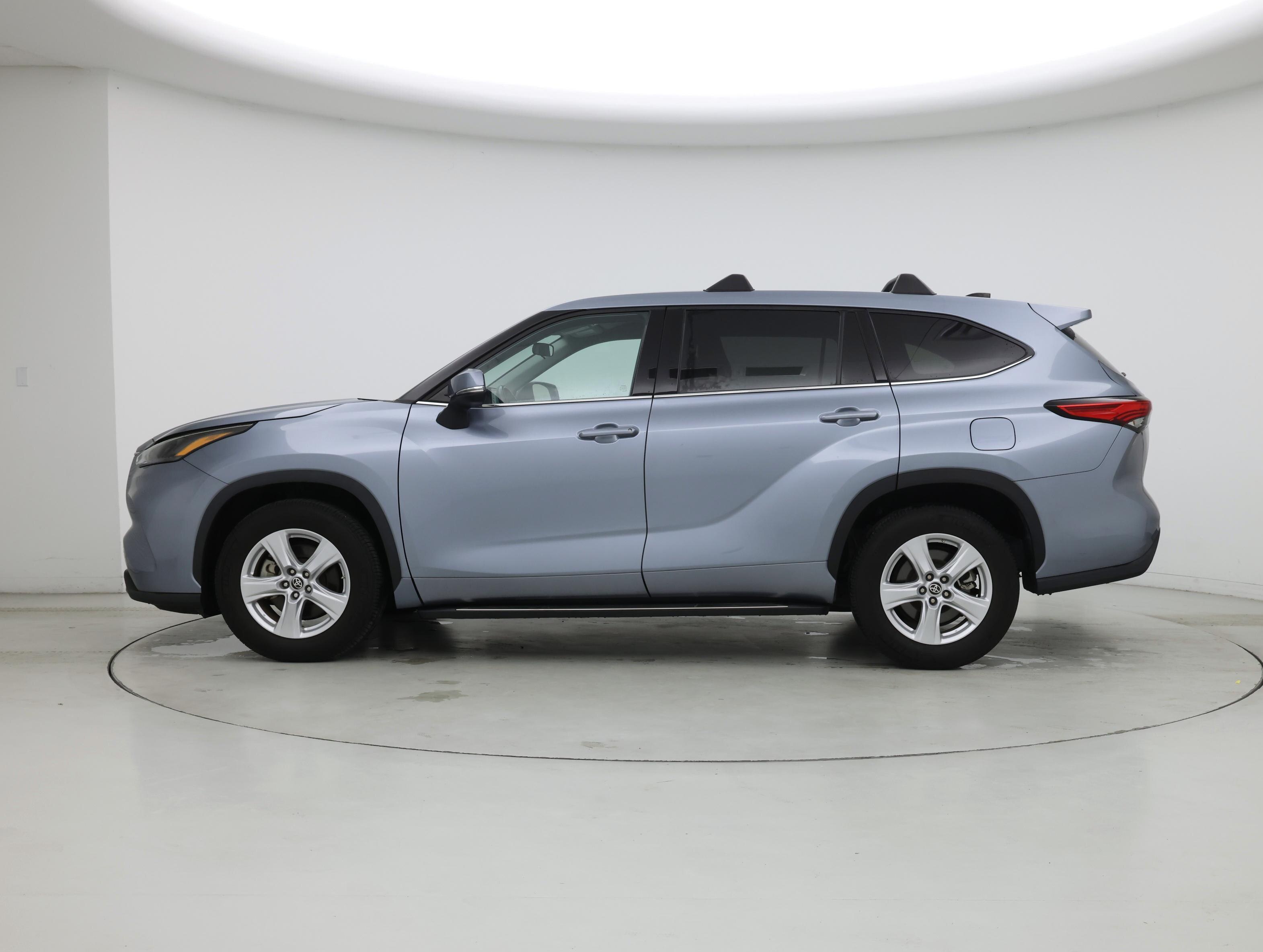 Thumbnail: 2022 Toyota Highlander - 3