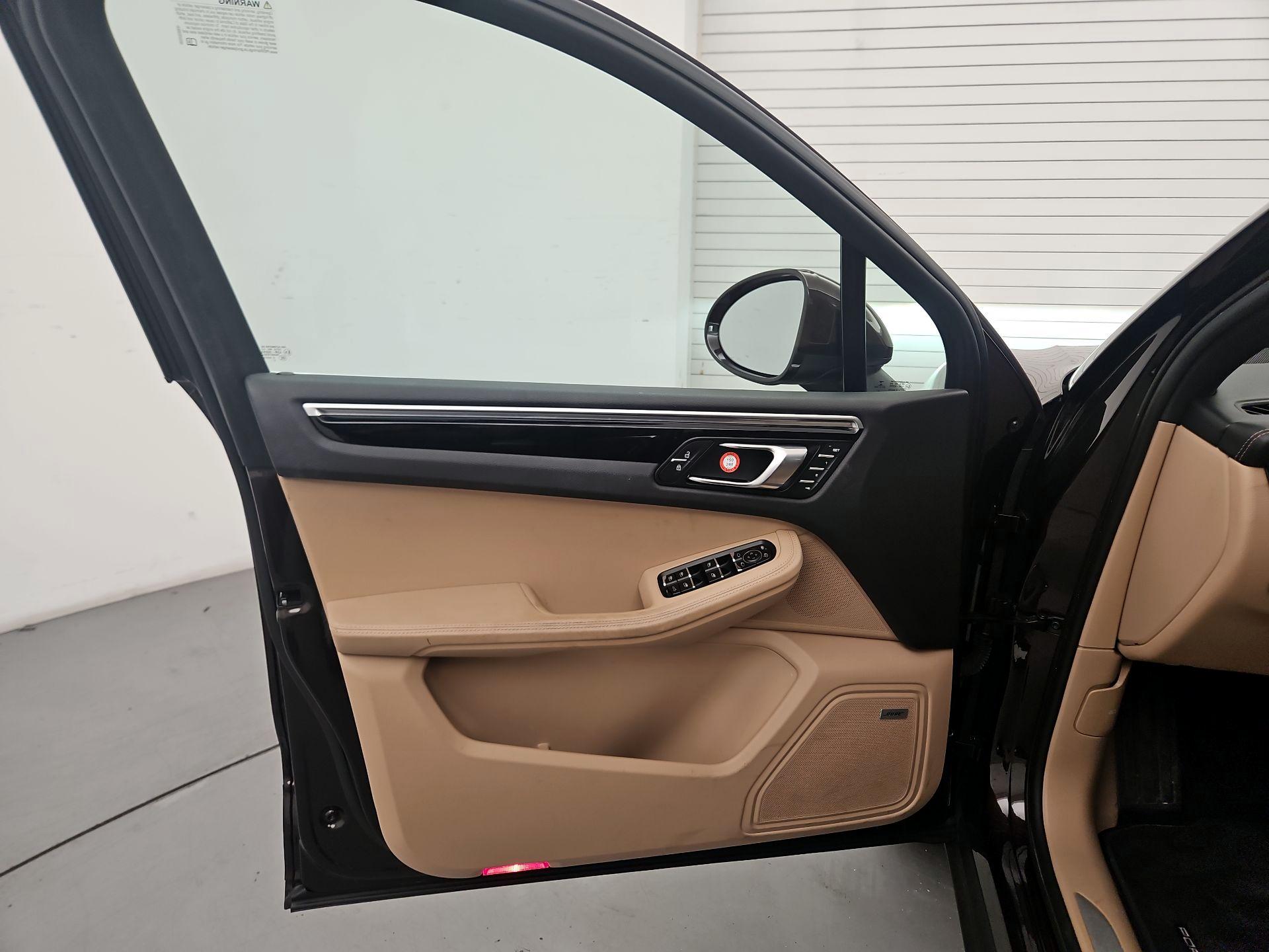 Thumbnail: 2021 Porsche Macan - 12