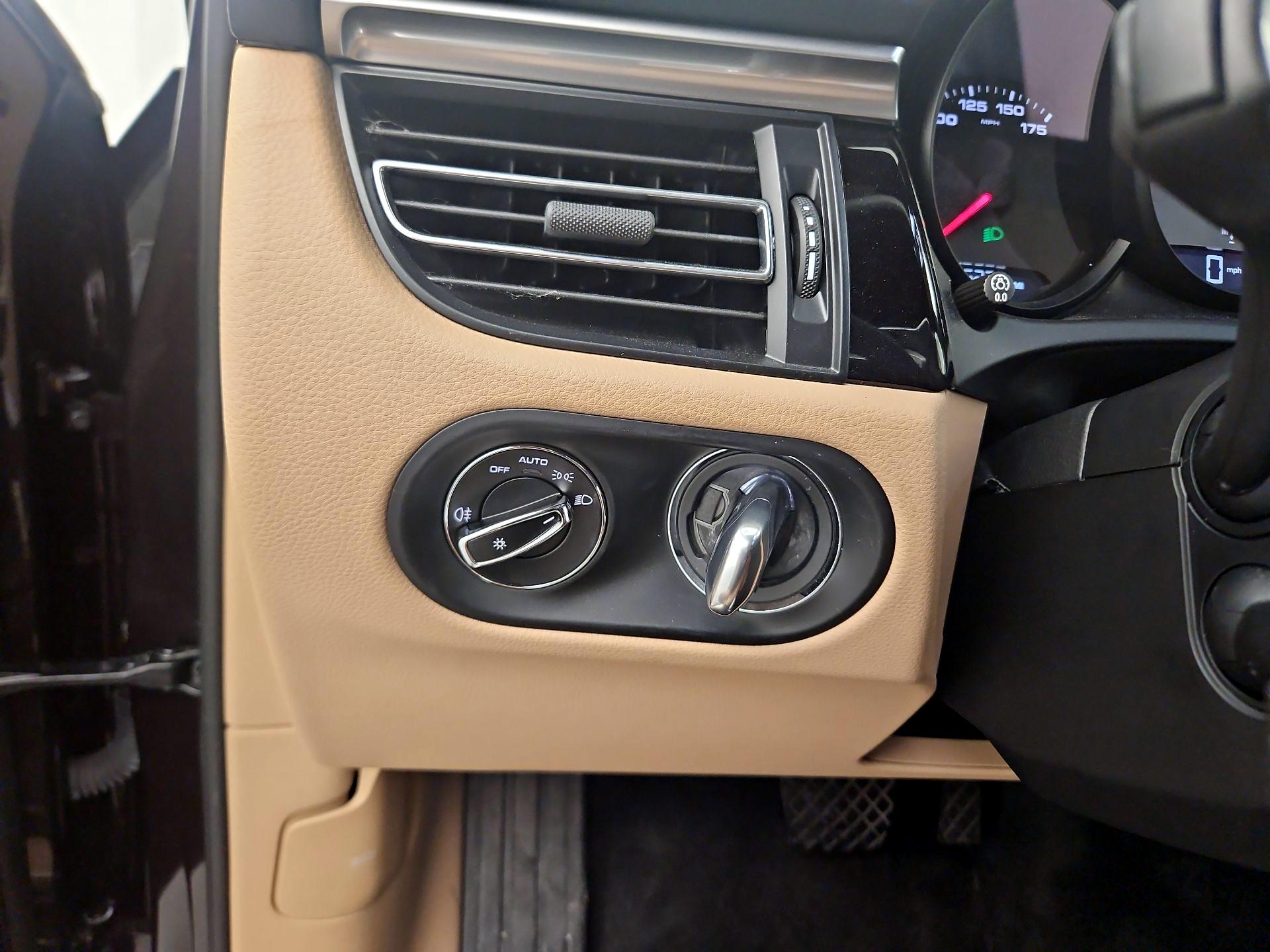 Thumbnail: 2021 Porsche Macan - 13