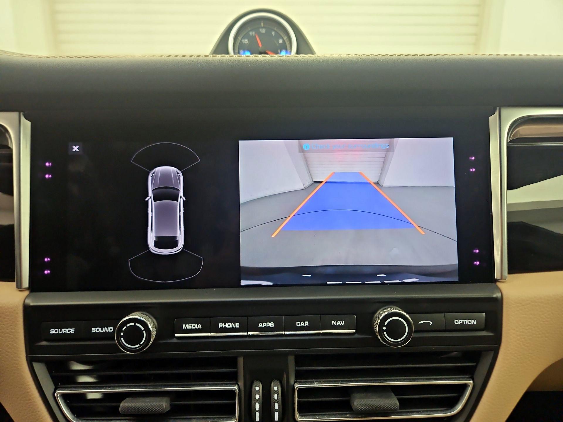 Thumbnail: 2021 Porsche Macan - 14