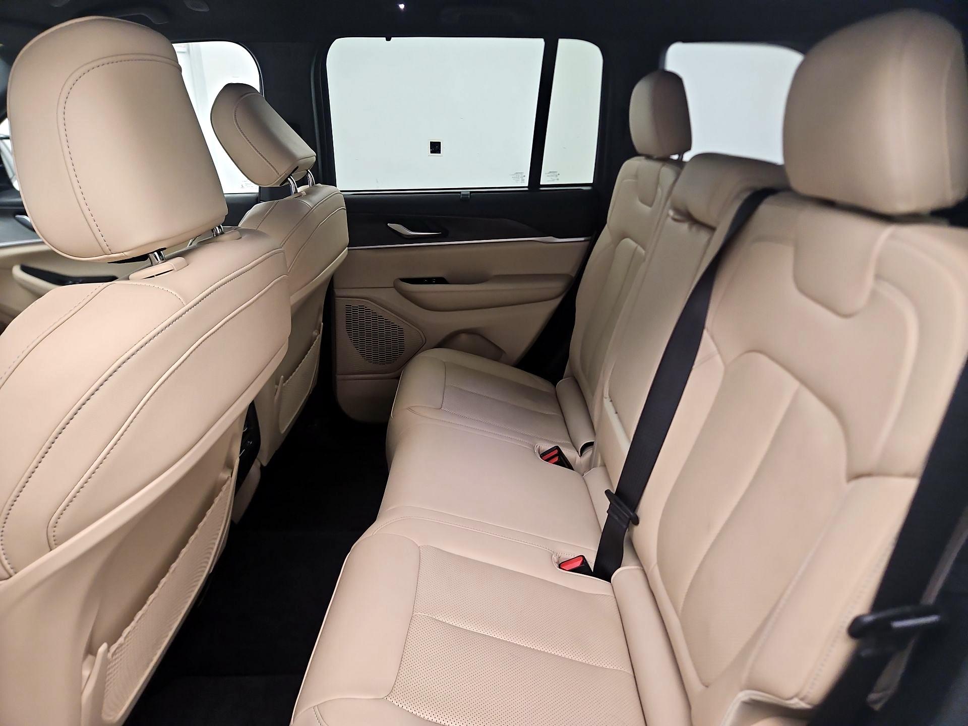 Thumbnail: 2023 Jeep Grand Cherokee - 18