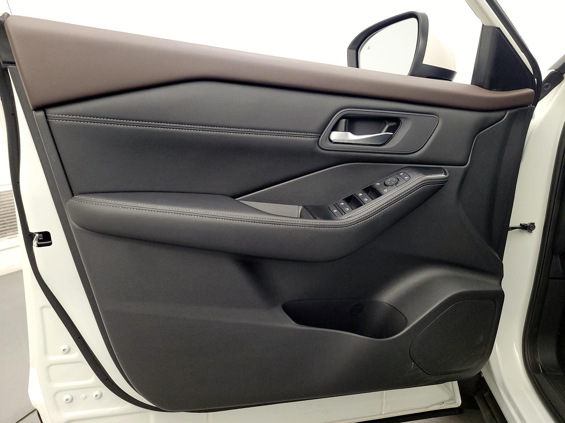 Thumbnail: 2023 Nissan Rogue - 12